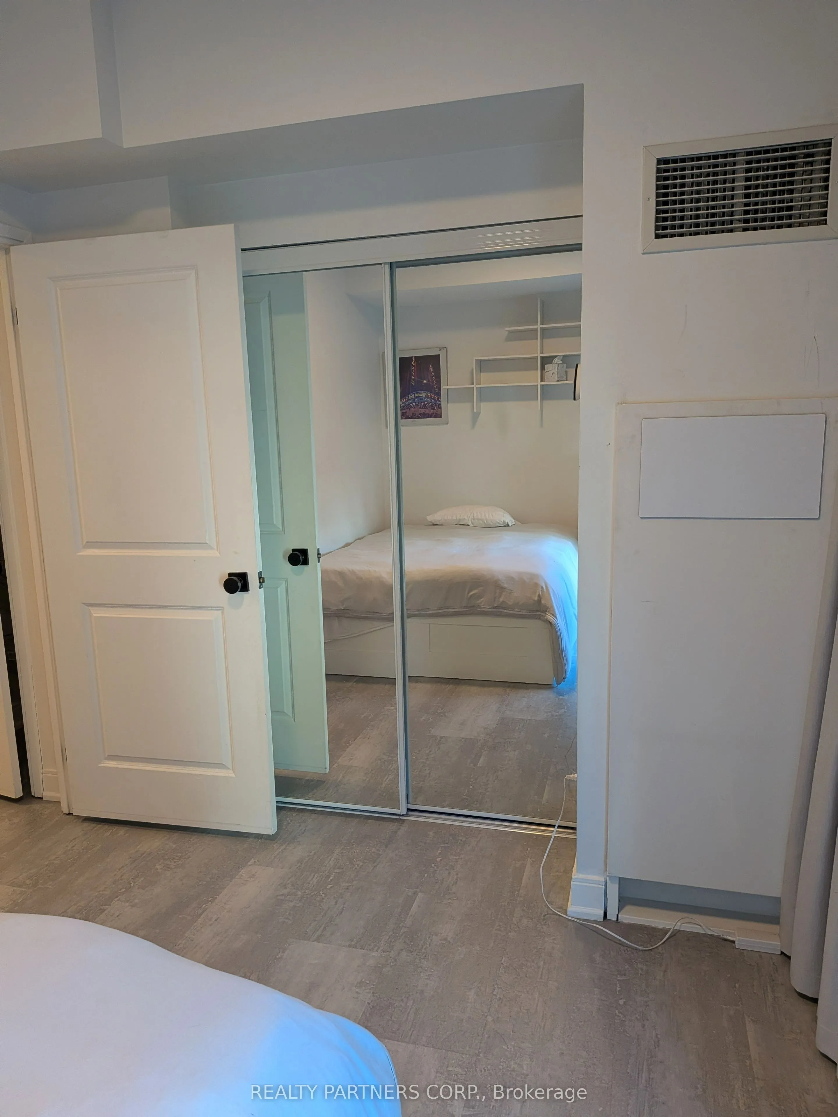 1 Scott Street #409
