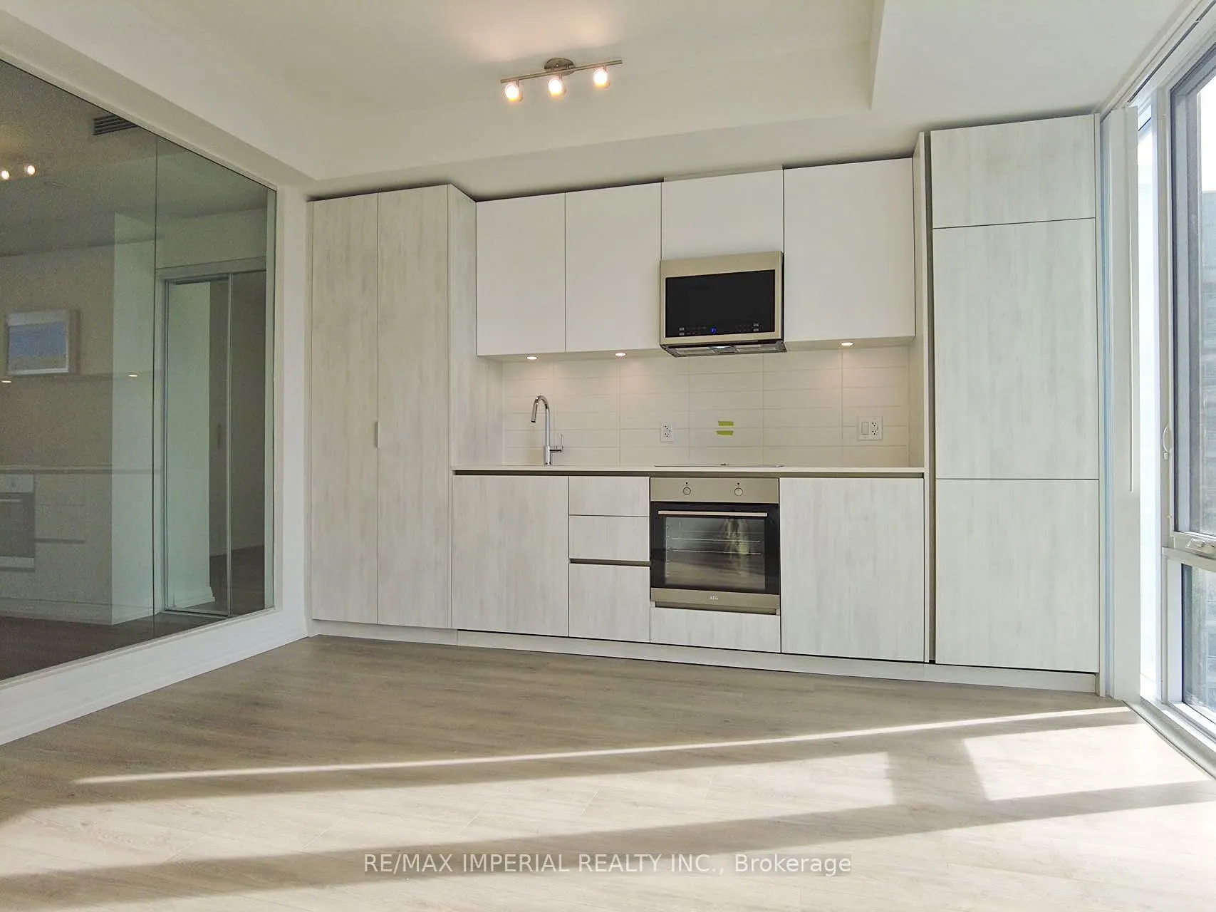 28 Widmer Street #4521