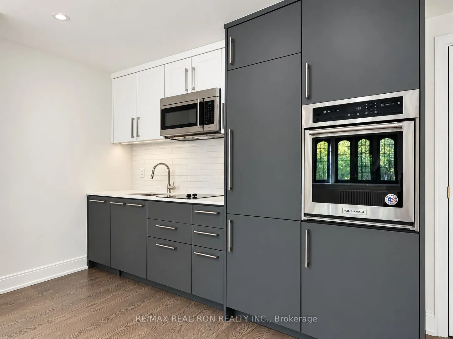 2 Clarendon Avenue #204