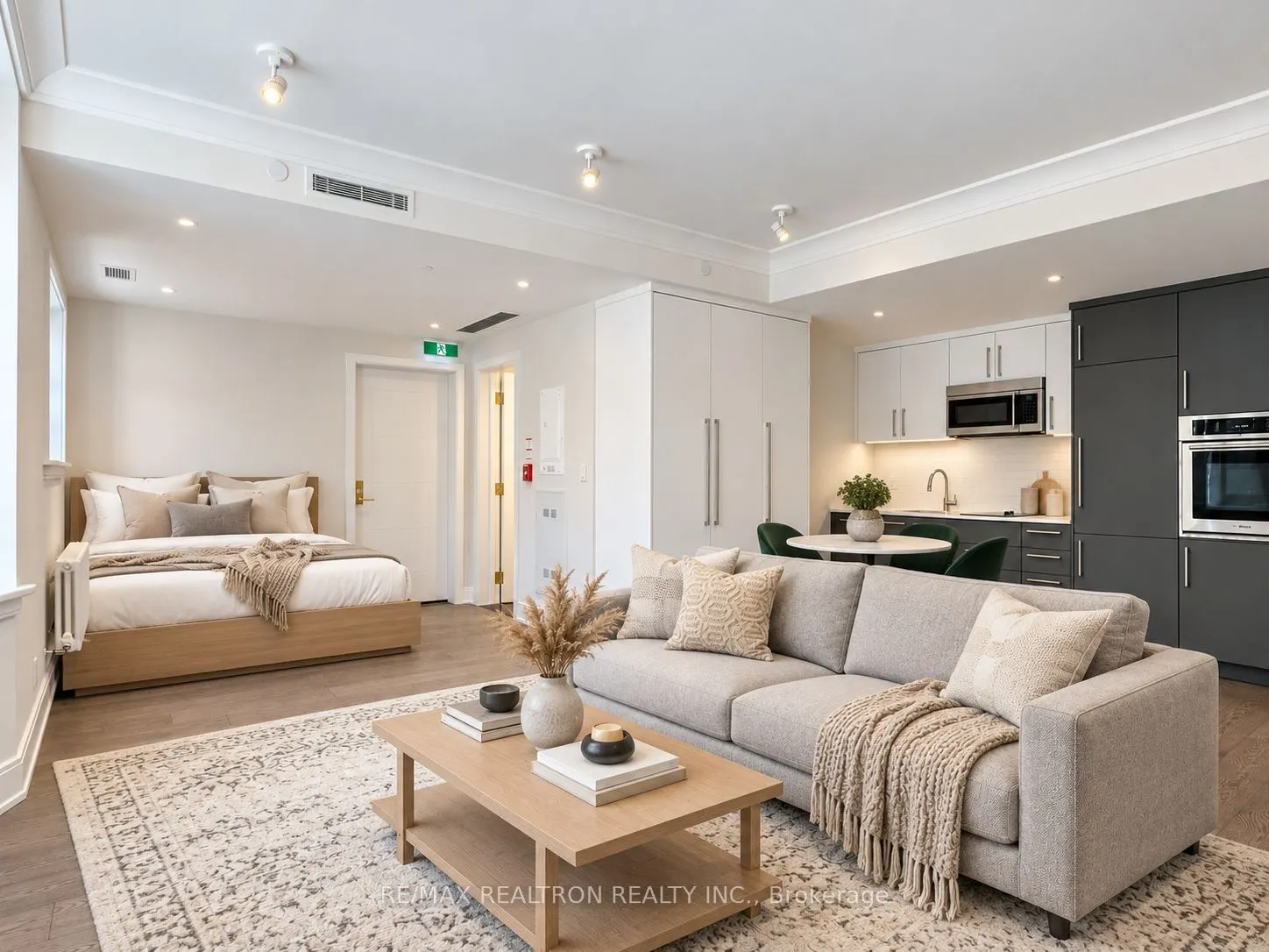 2 Clarendon Avenue #204