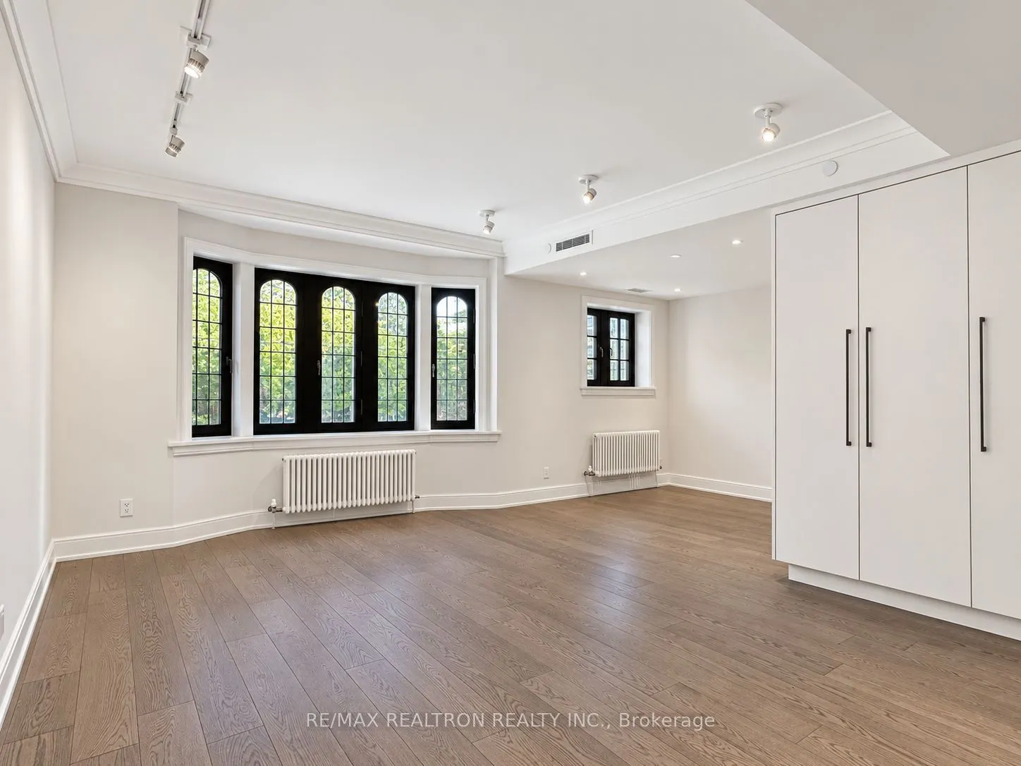 2 Clarendon Avenue #204
