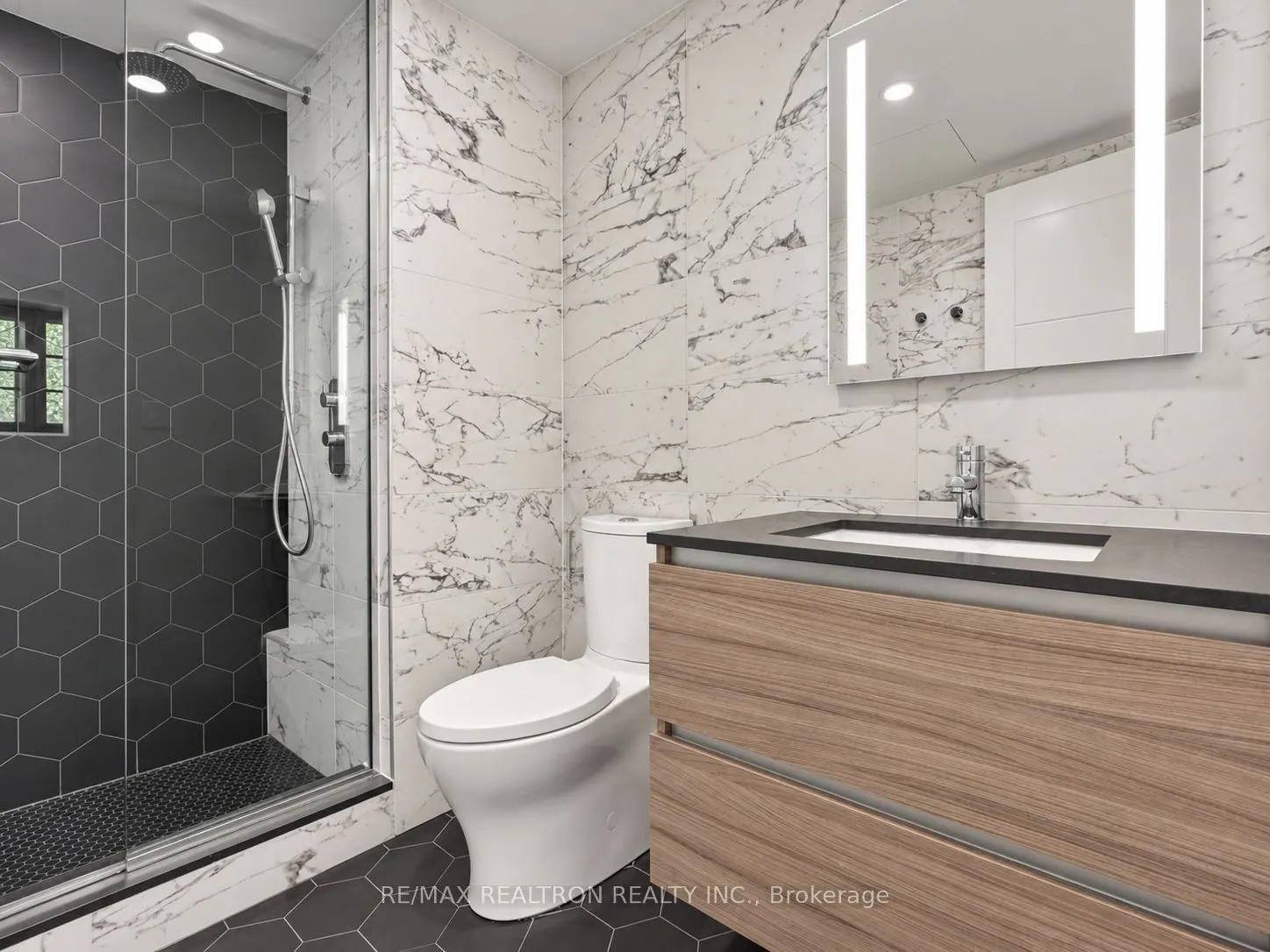 2 Clarendon Avenue #204