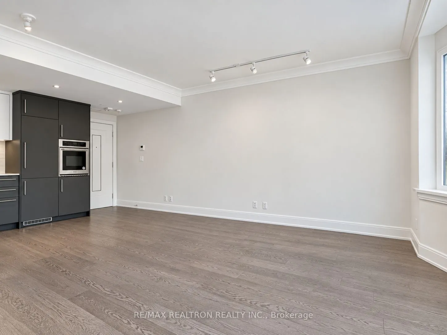 2 Clarendon Avenue #204