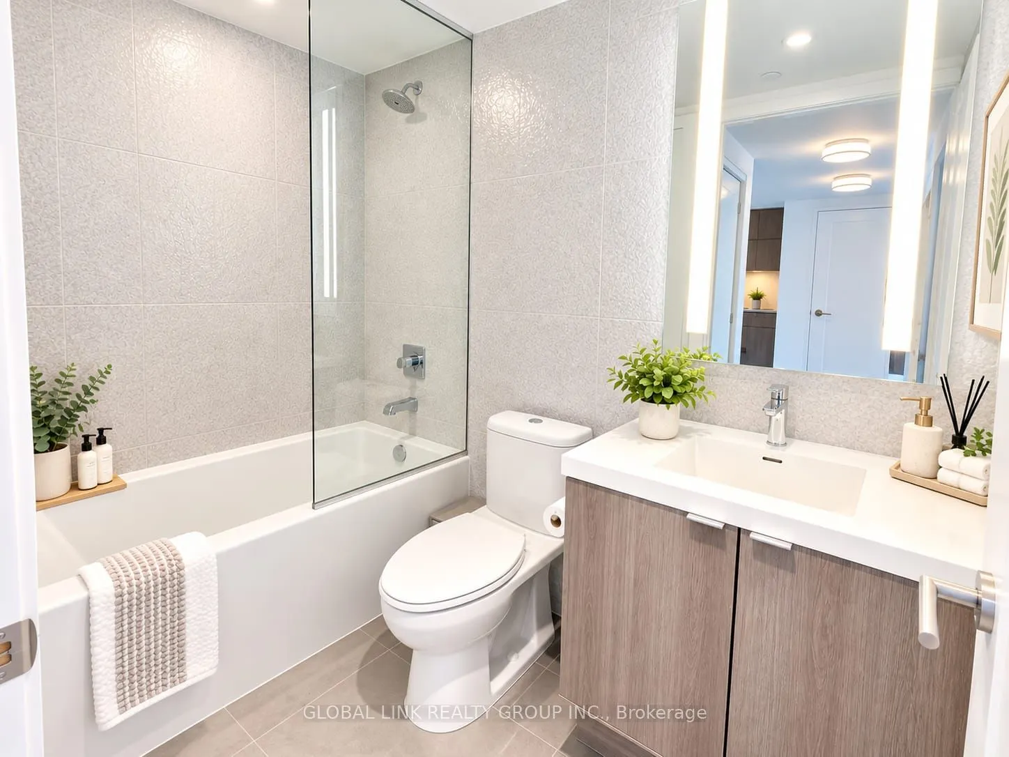 585 bloor Street E #2115