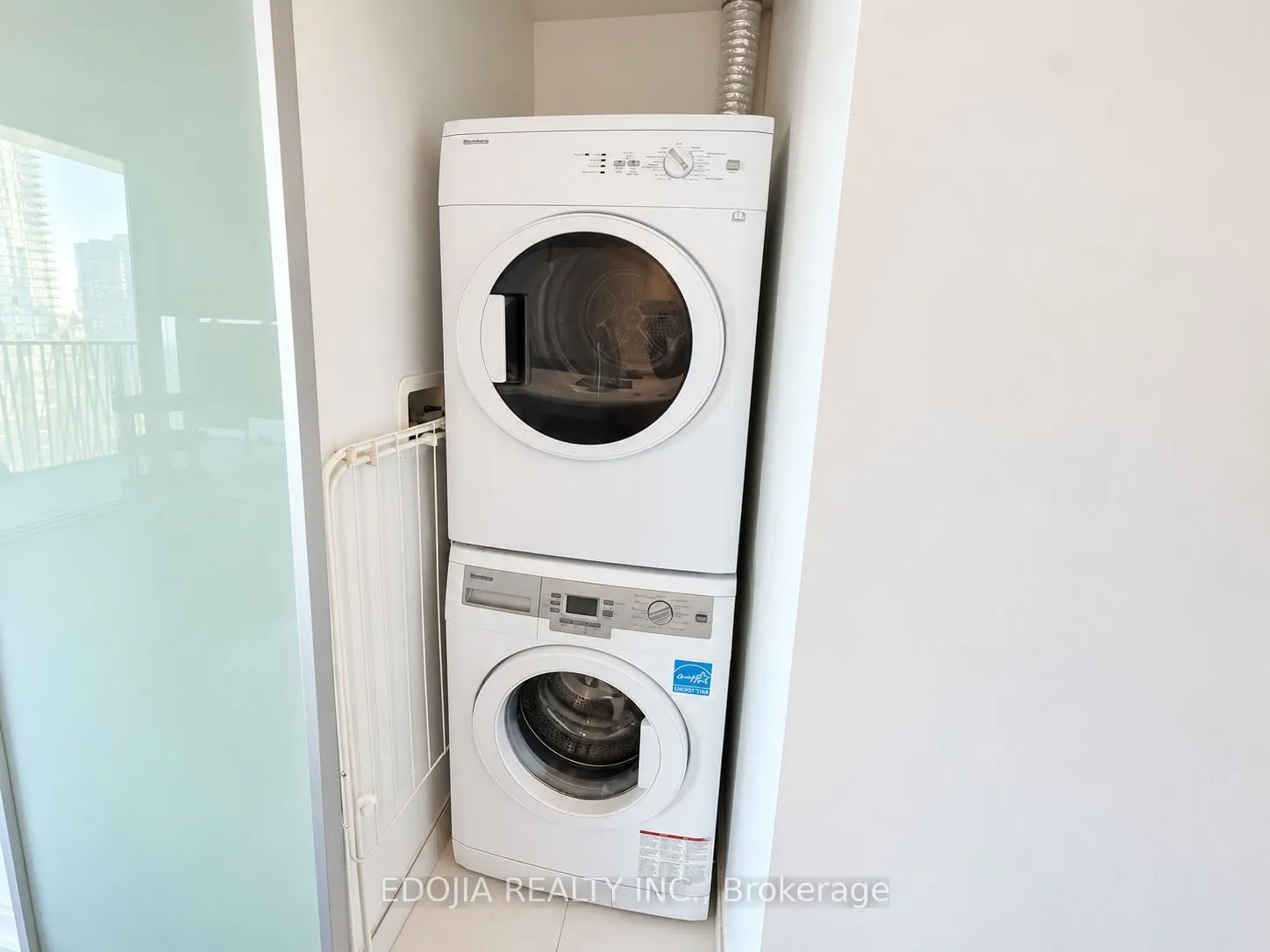 42 Charles Street E #1305