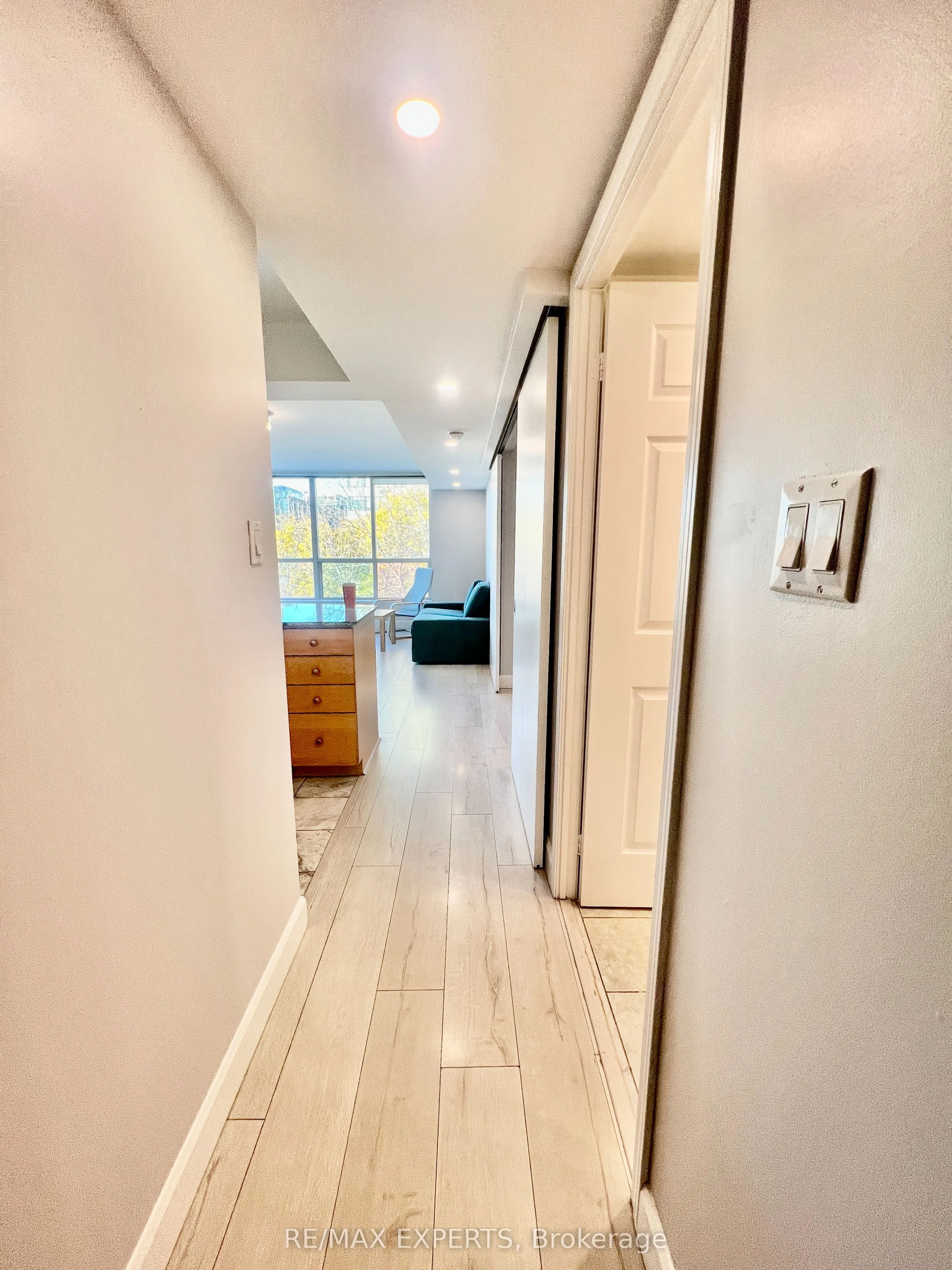 230 Queens Quay W #327