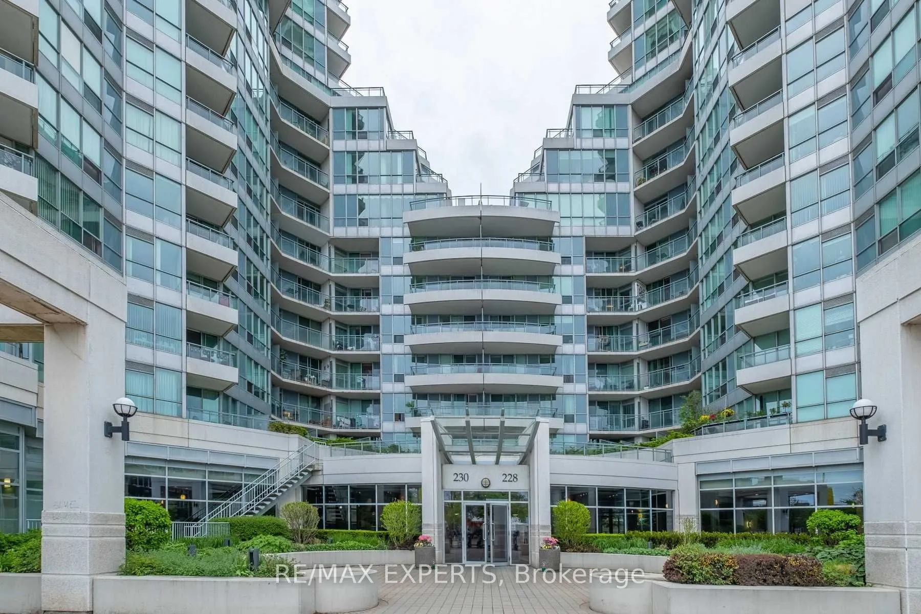 230 Queens Quay W #327