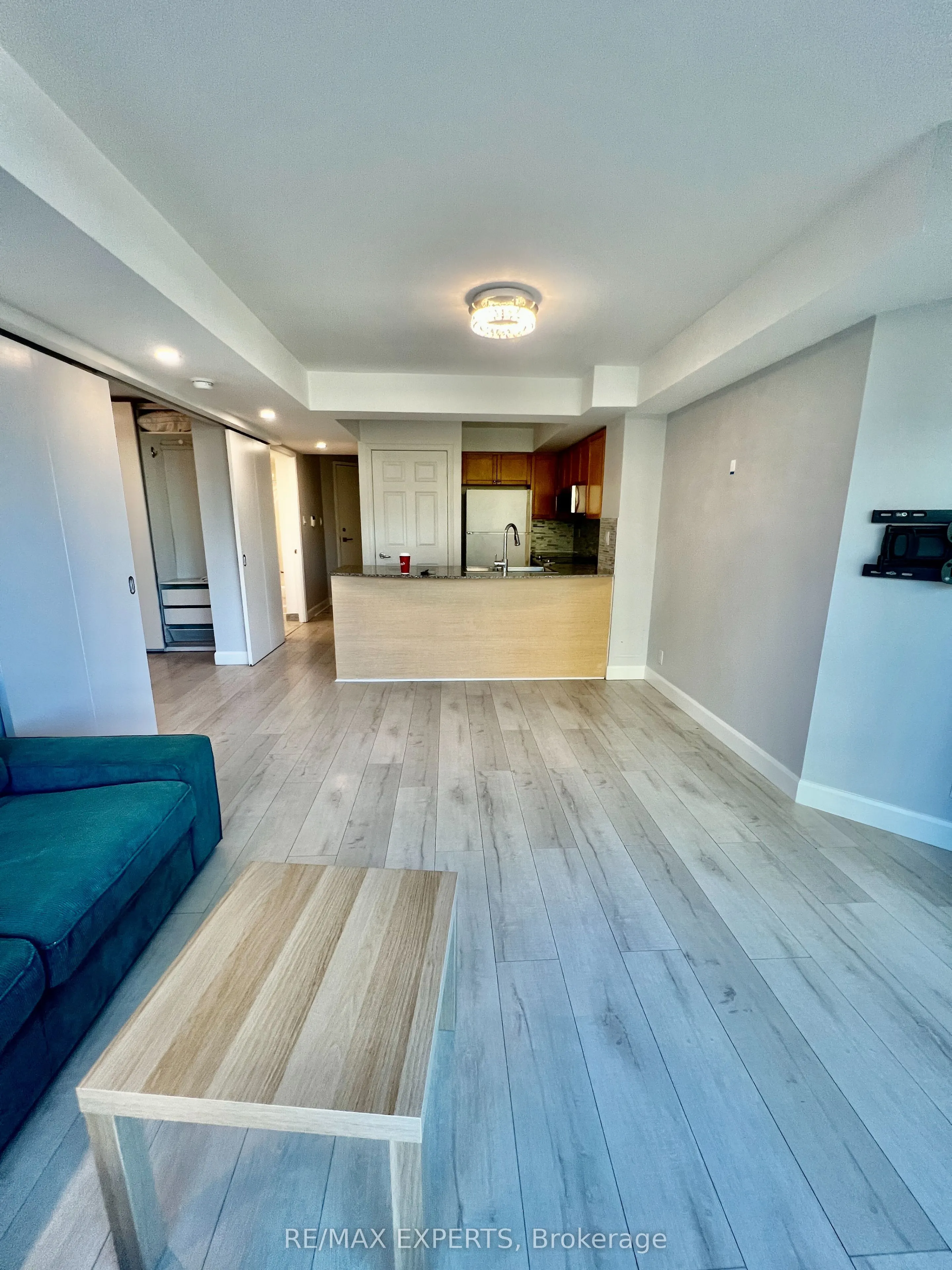 230 Queens Quay W #327