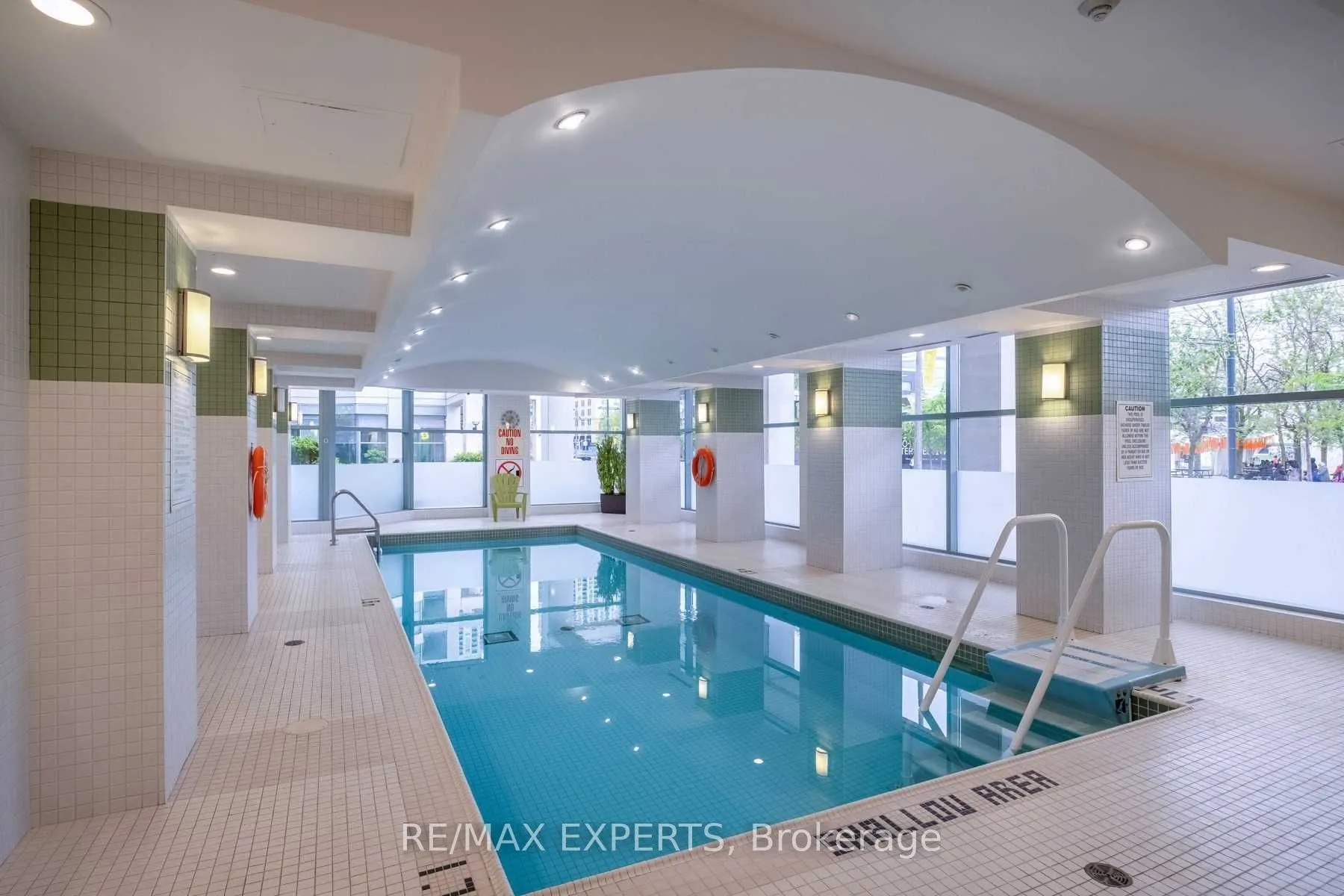 230 Queens Quay W #327