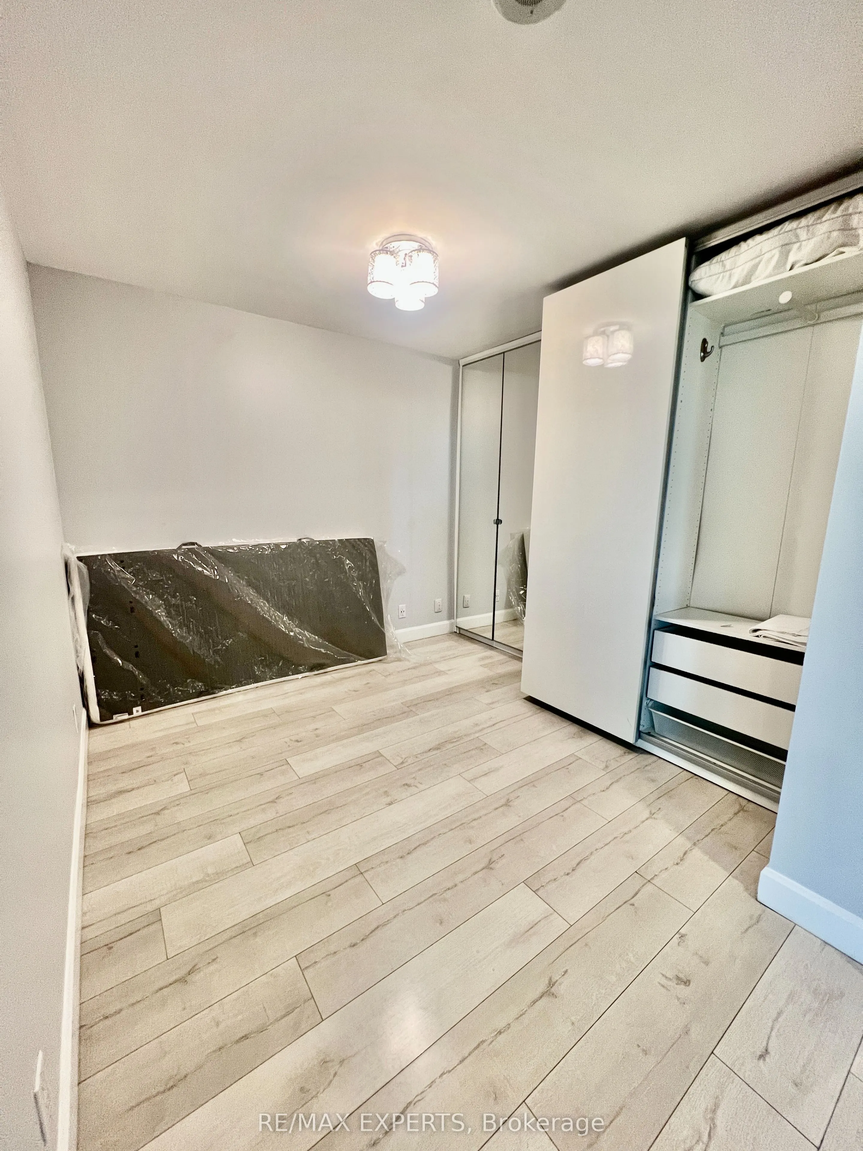 230 Queens Quay W #327