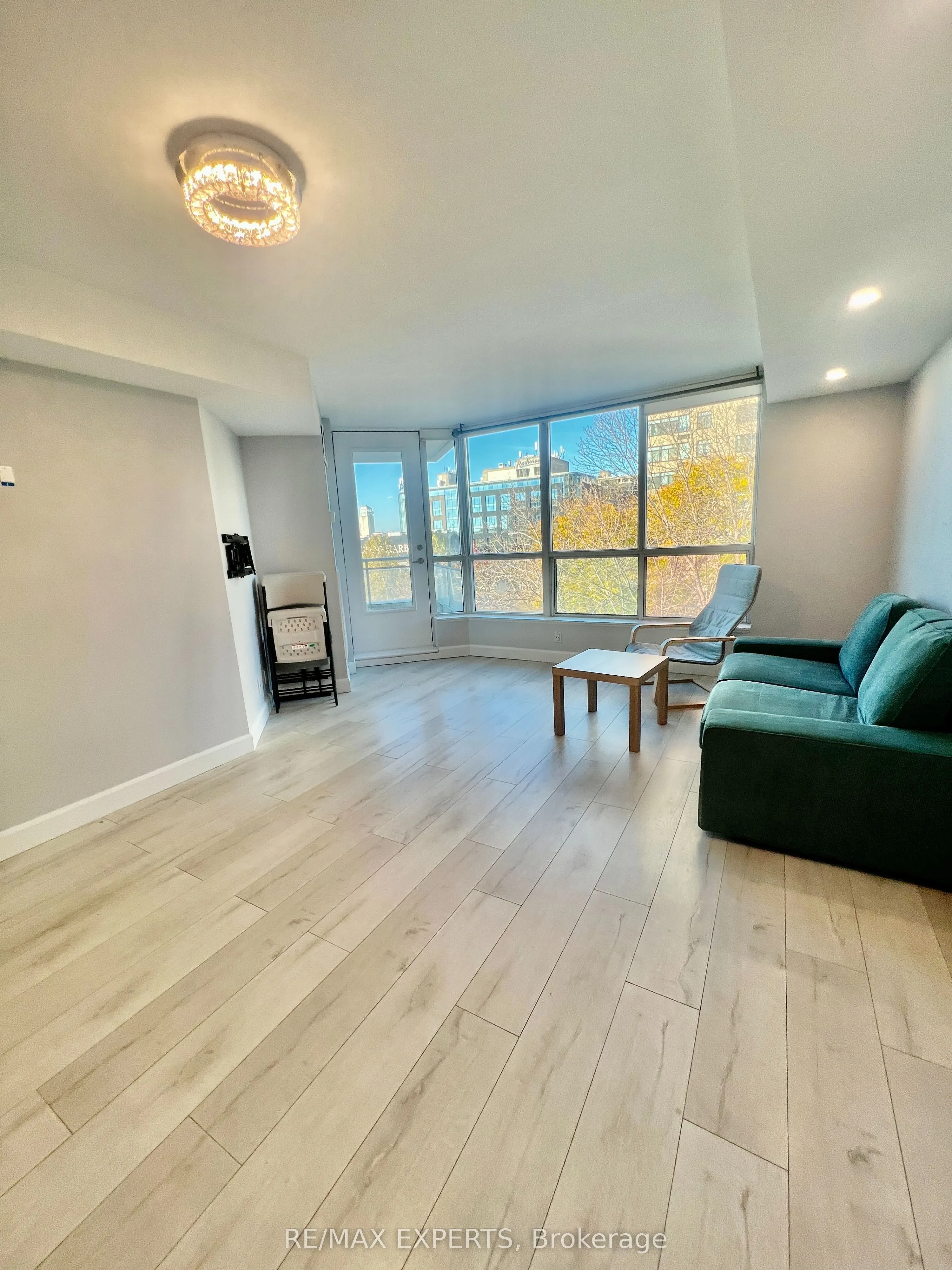 230 Queens Quay W #327