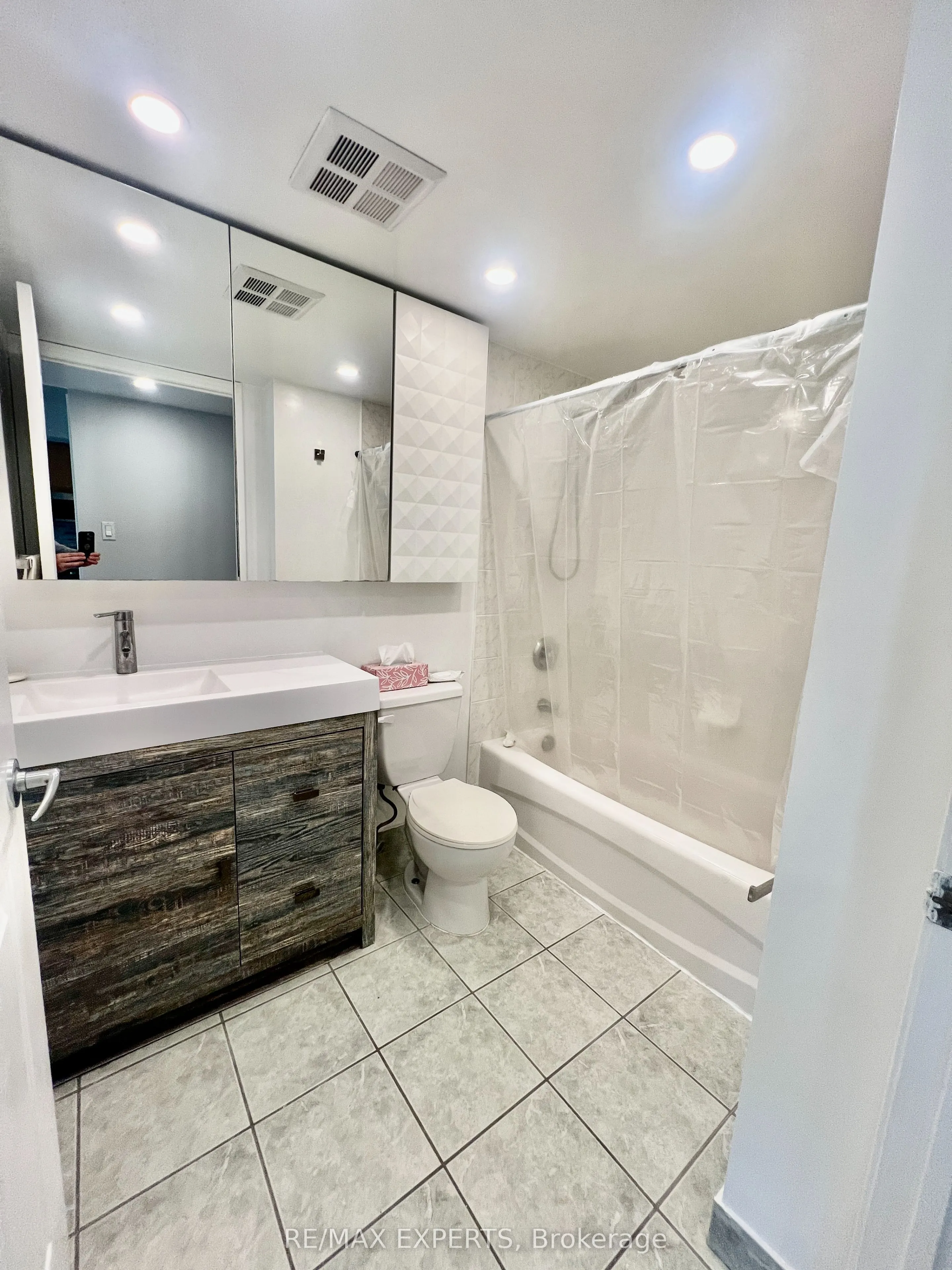 230 Queens Quay W #327