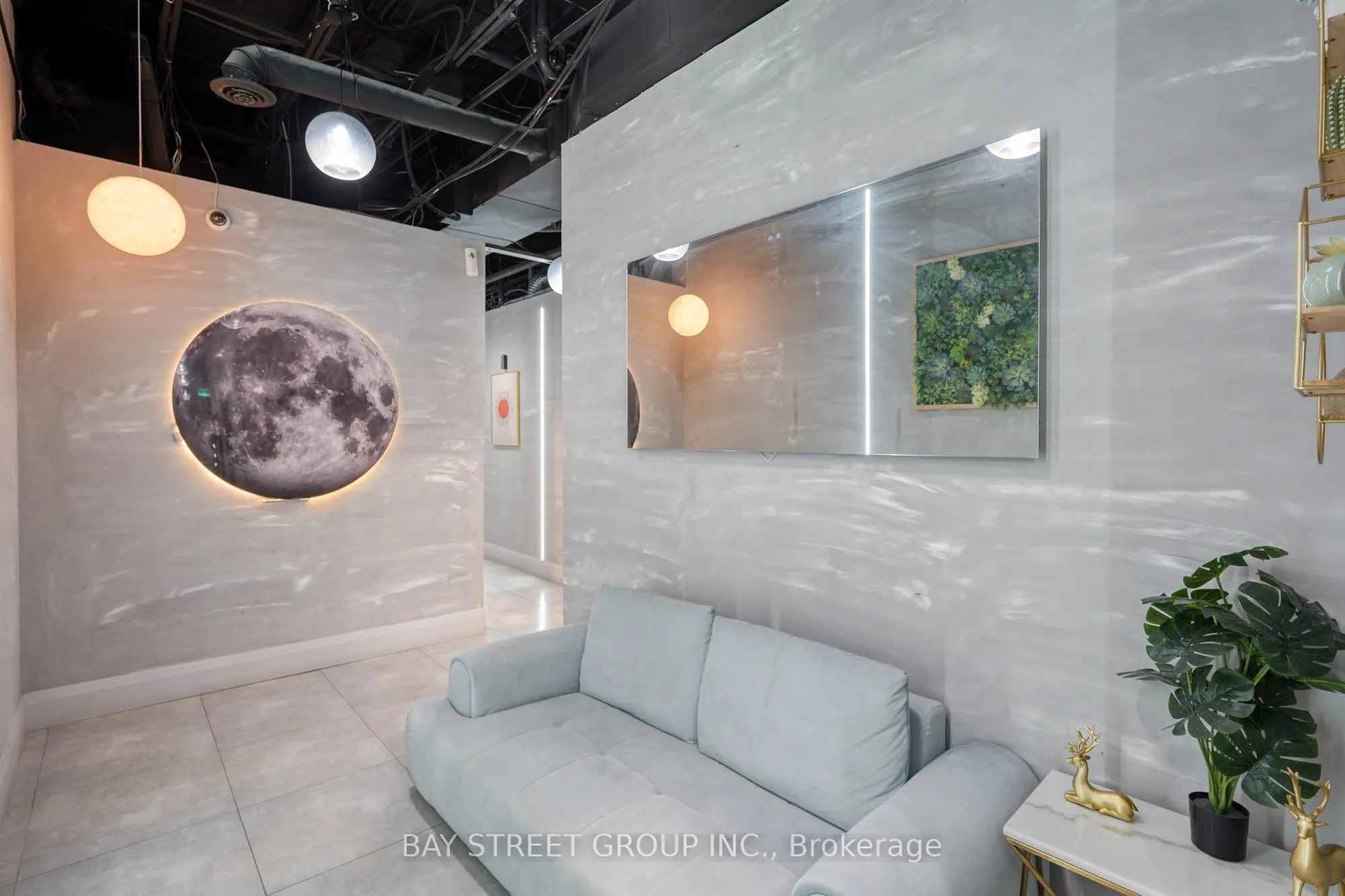 405 Dundas Street W #First Floor