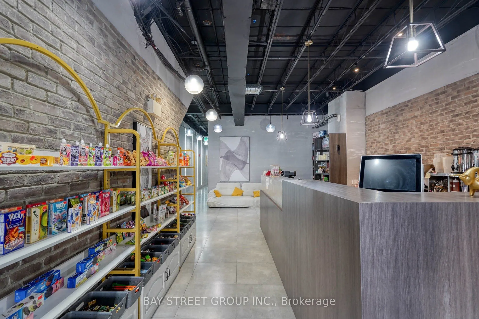 405 Dundas Street W #First Floor