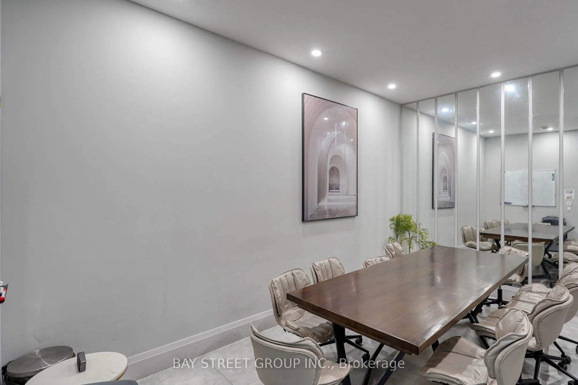 405 Dundas Street W #First Floor