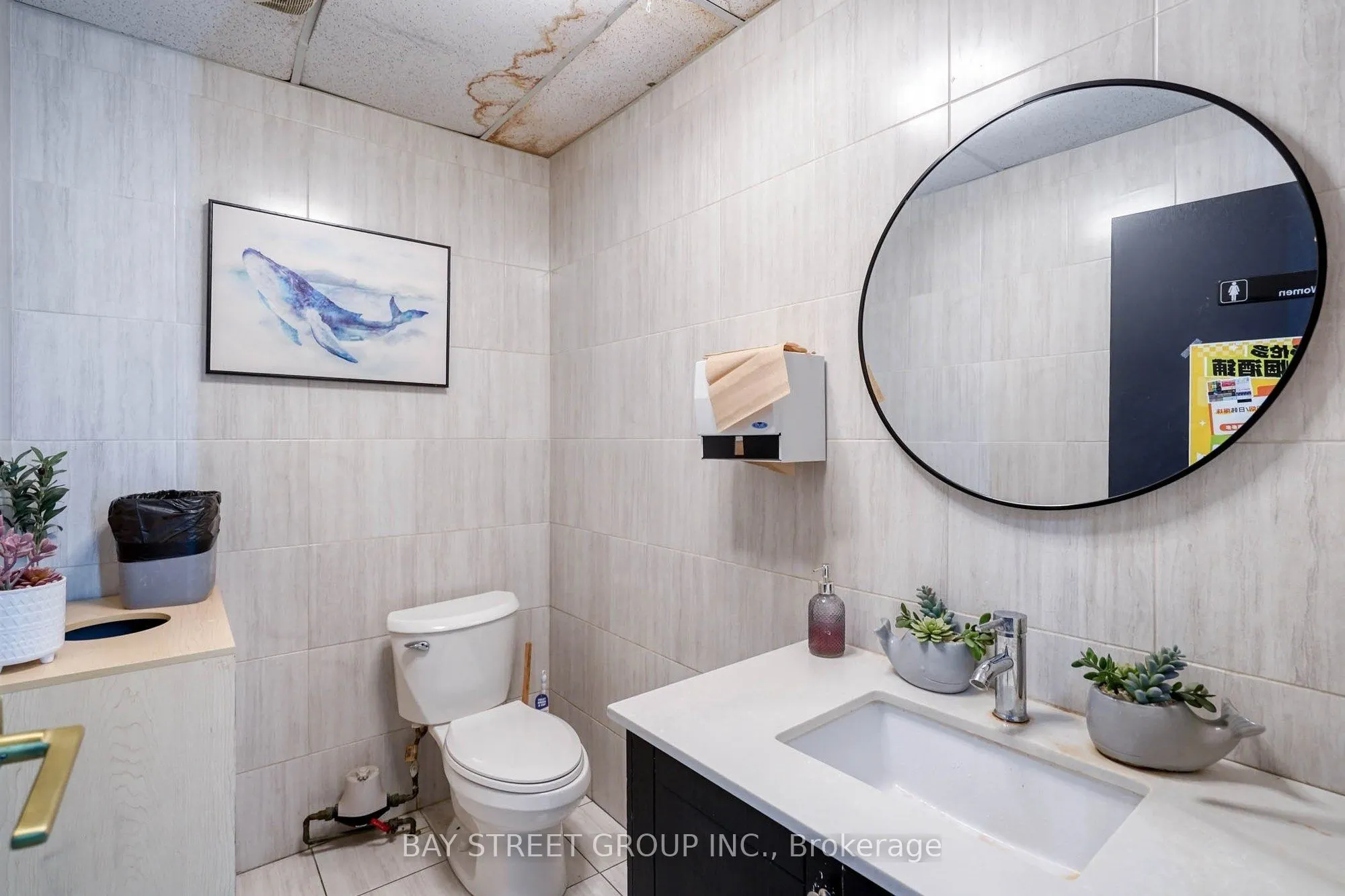 405 Dundas Street W #First Floor