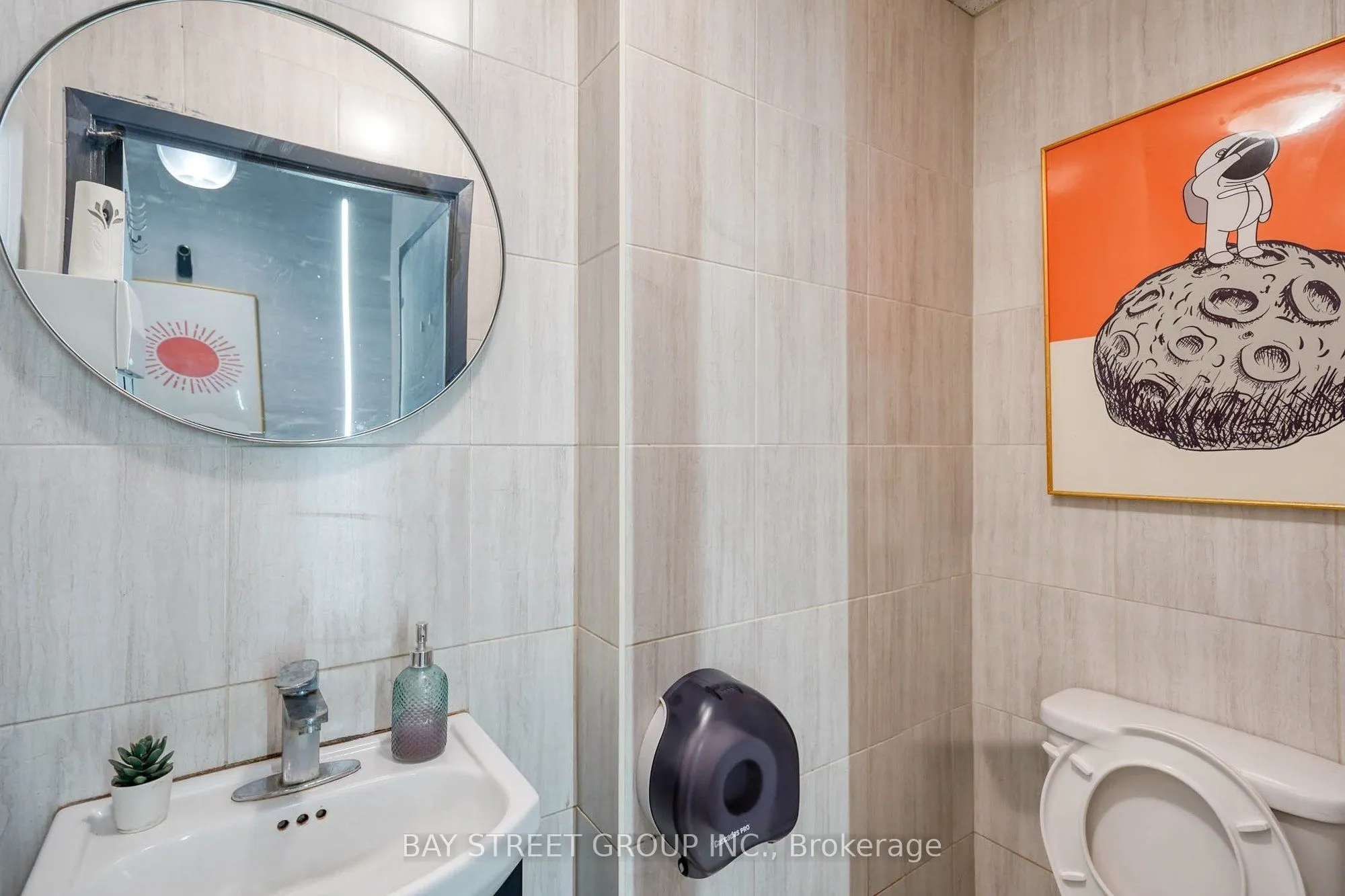 405 Dundas Street W #First Floor