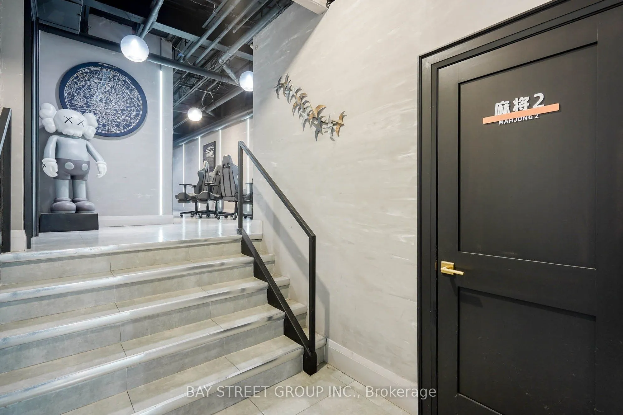 405 Dundas Street W #First Floor