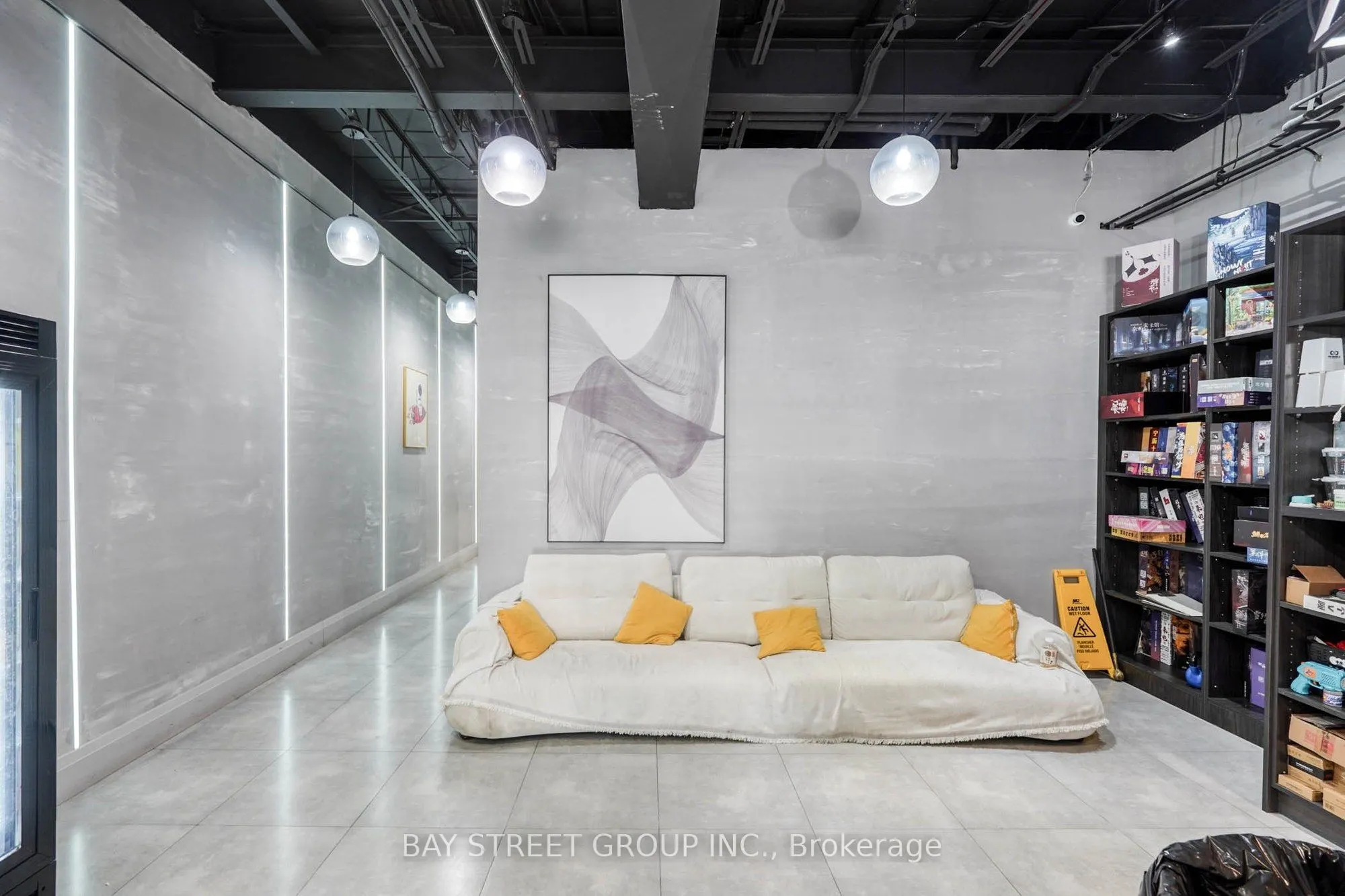 405 Dundas Street W #First Floor
