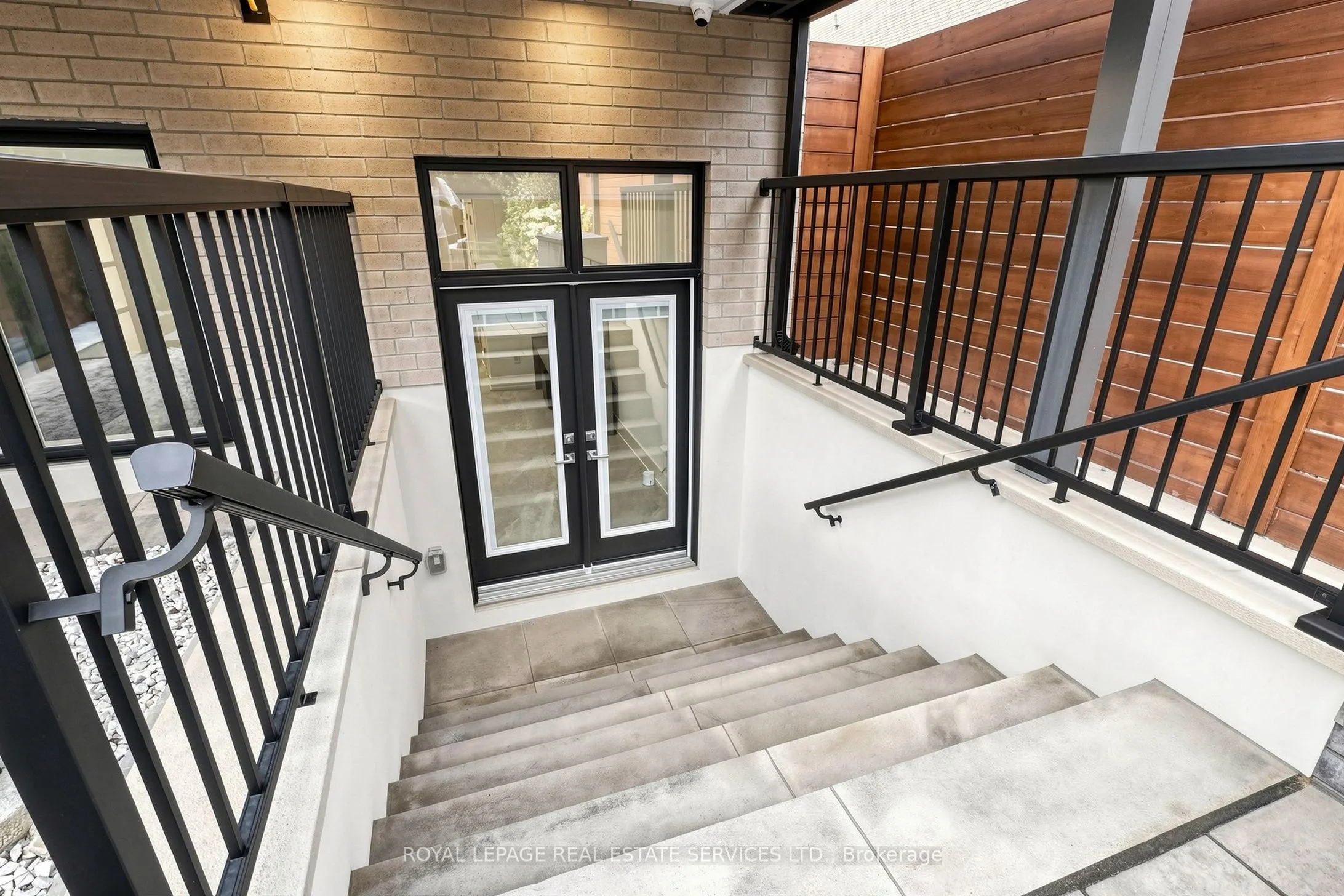383 Melrose Avenue