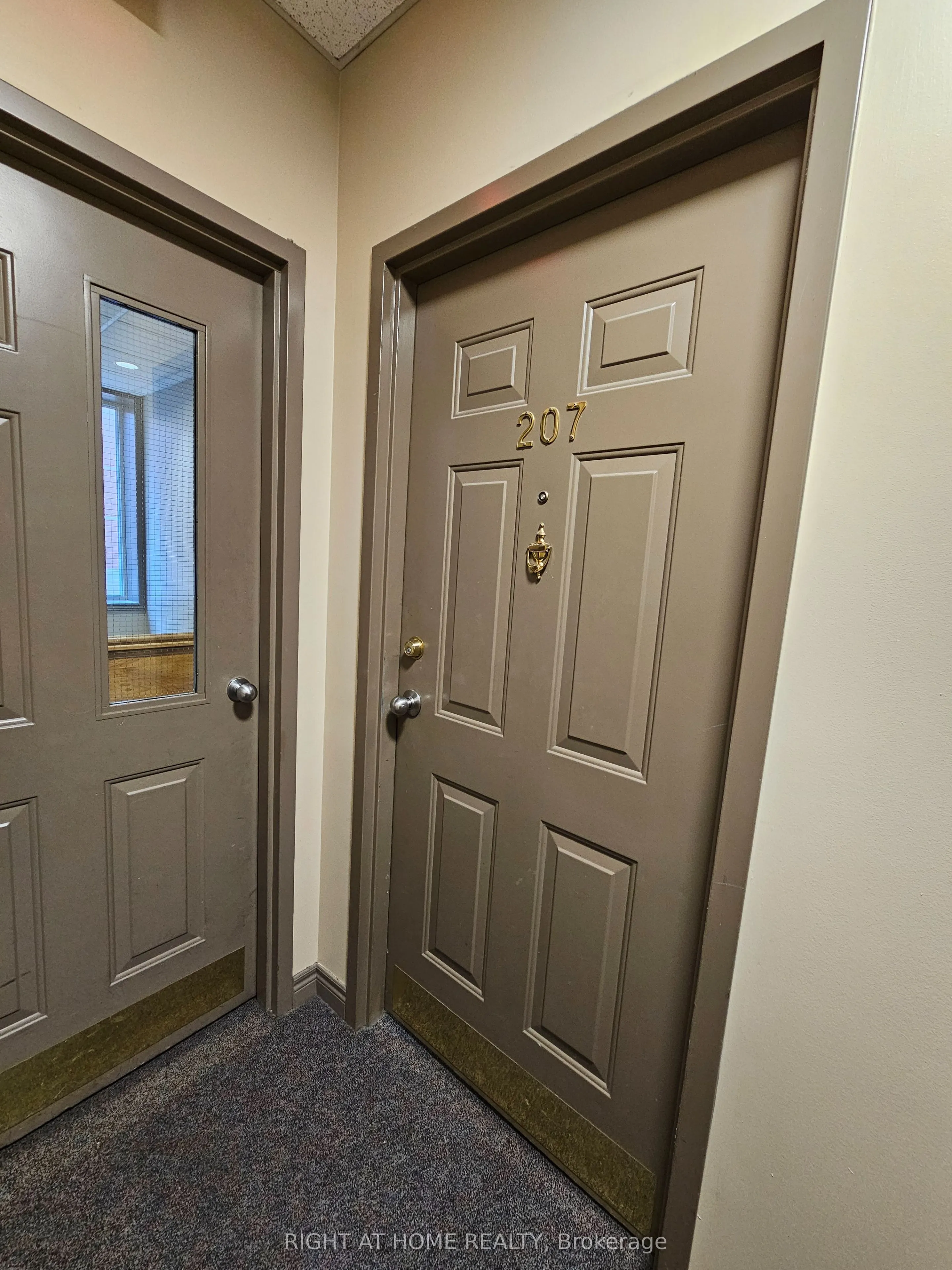 524 Yonge Street #207