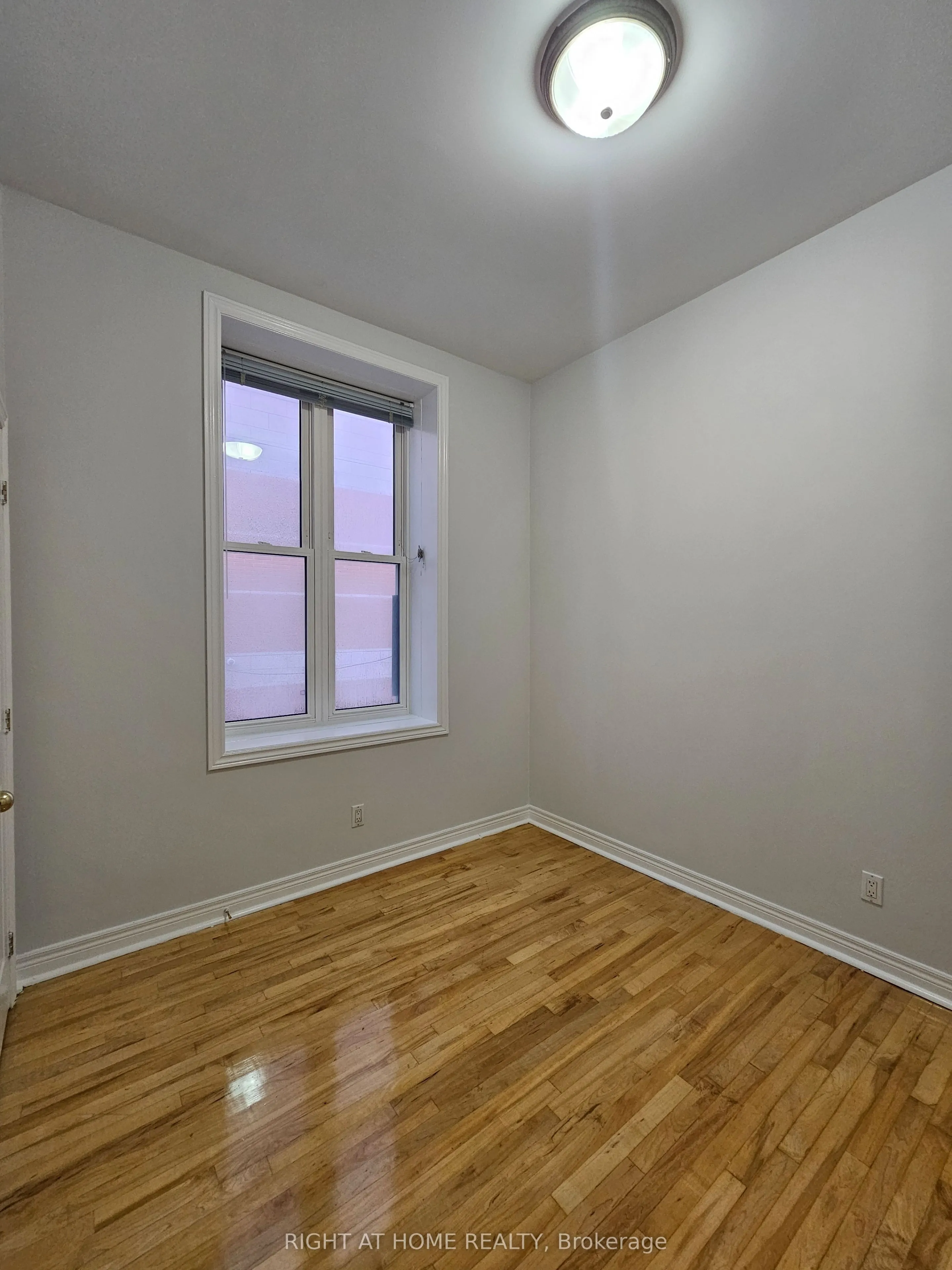 524 Yonge Street #207