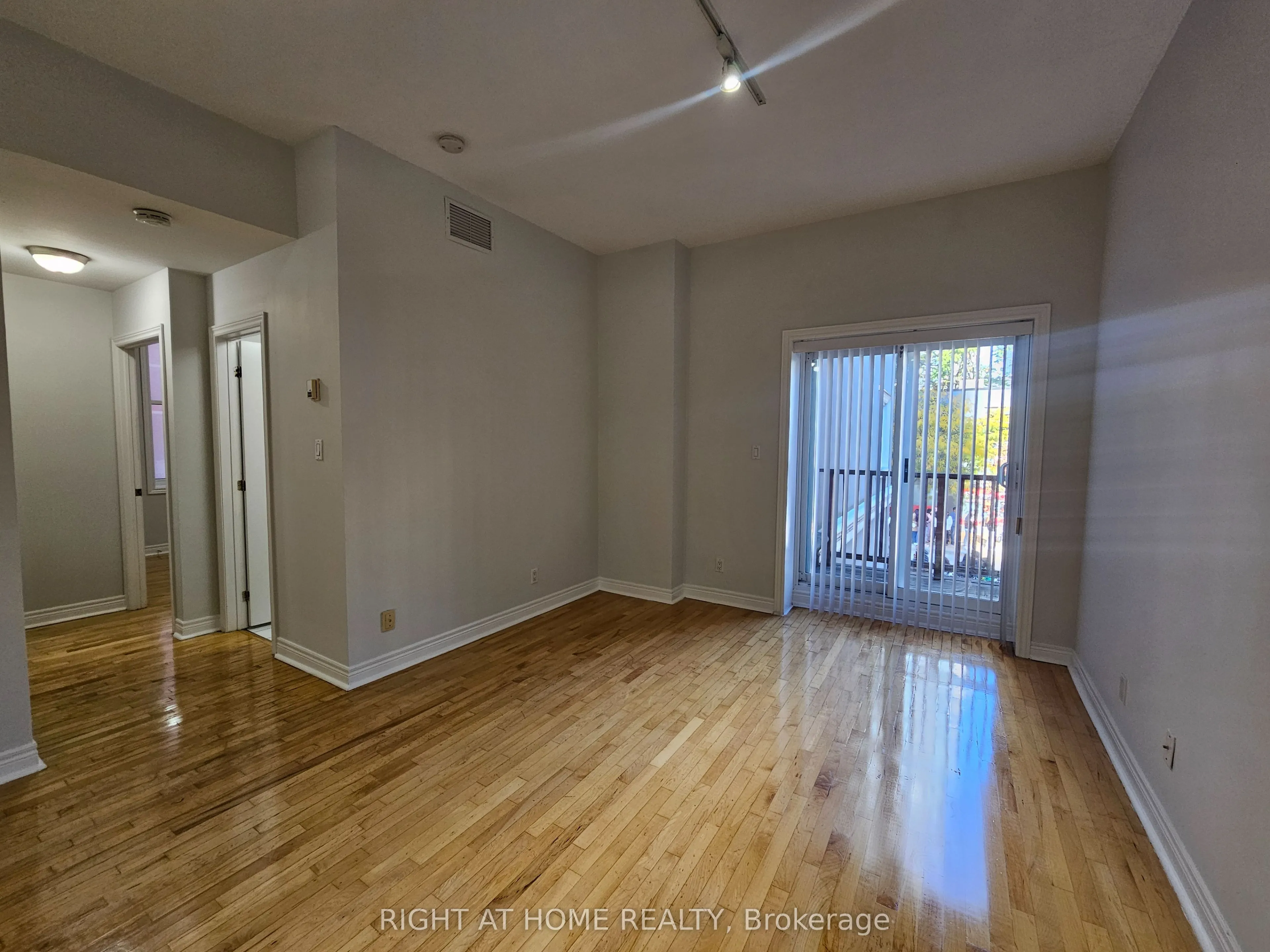 524 Yonge Street #207