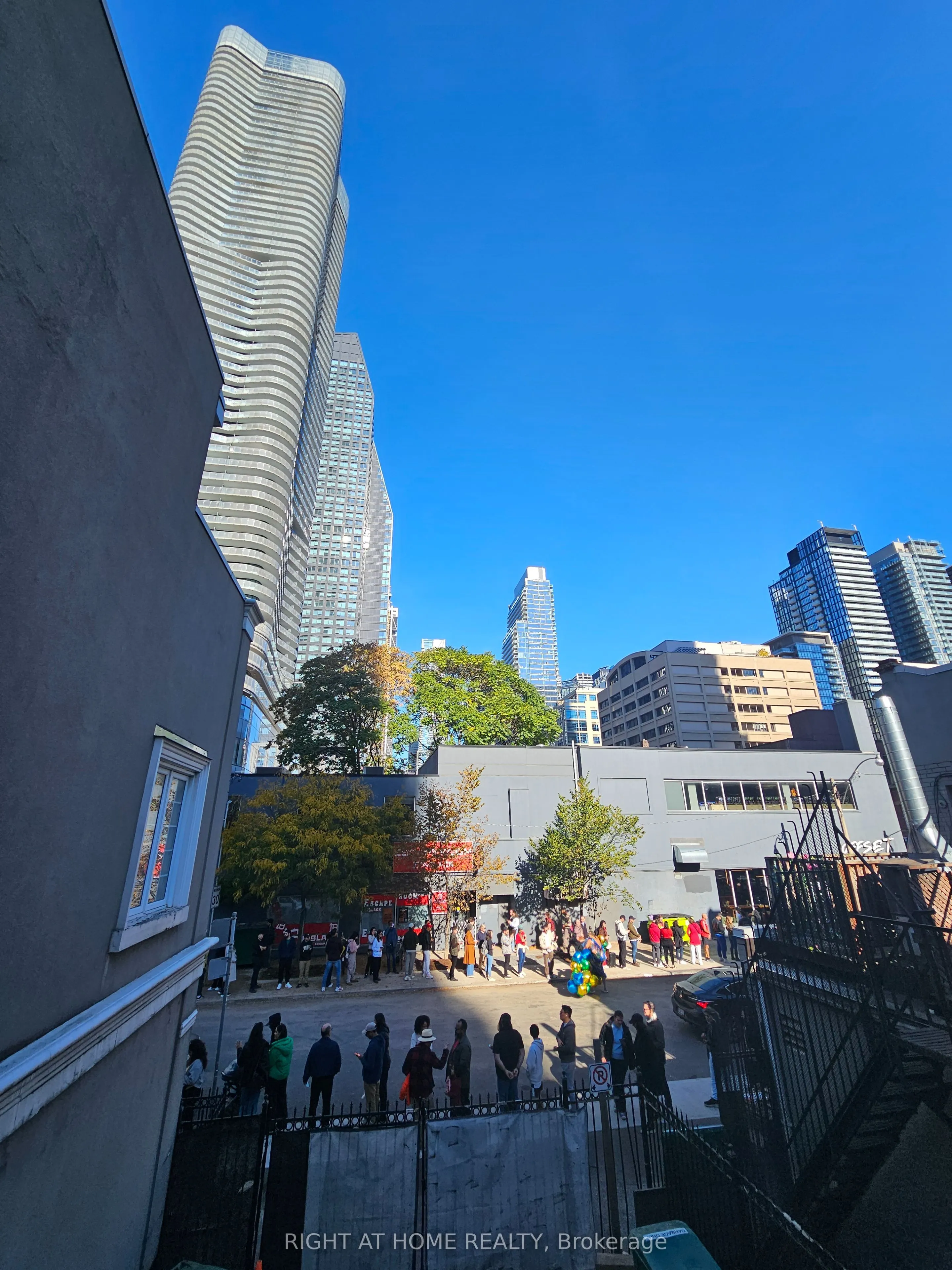 524 Yonge Street #207
