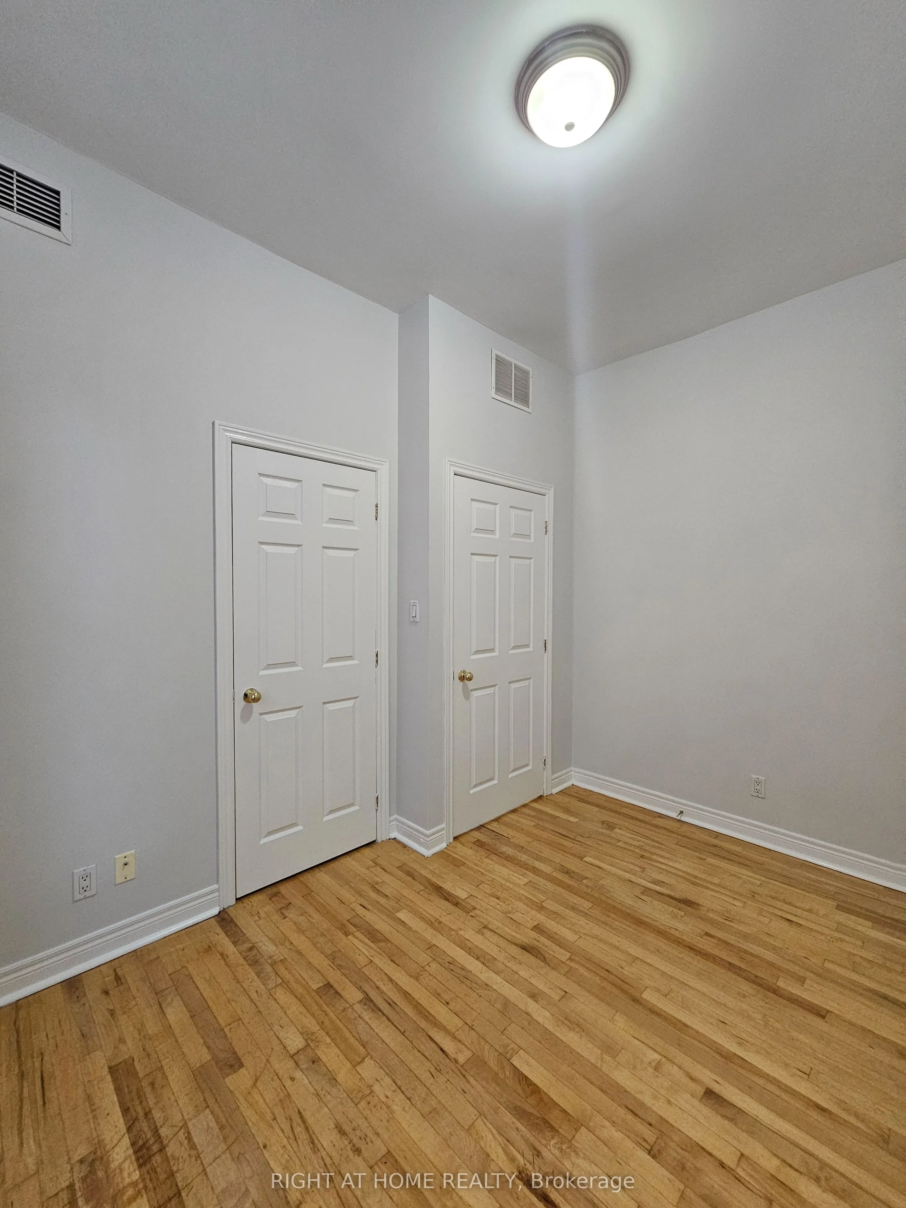 524 Yonge Street #207