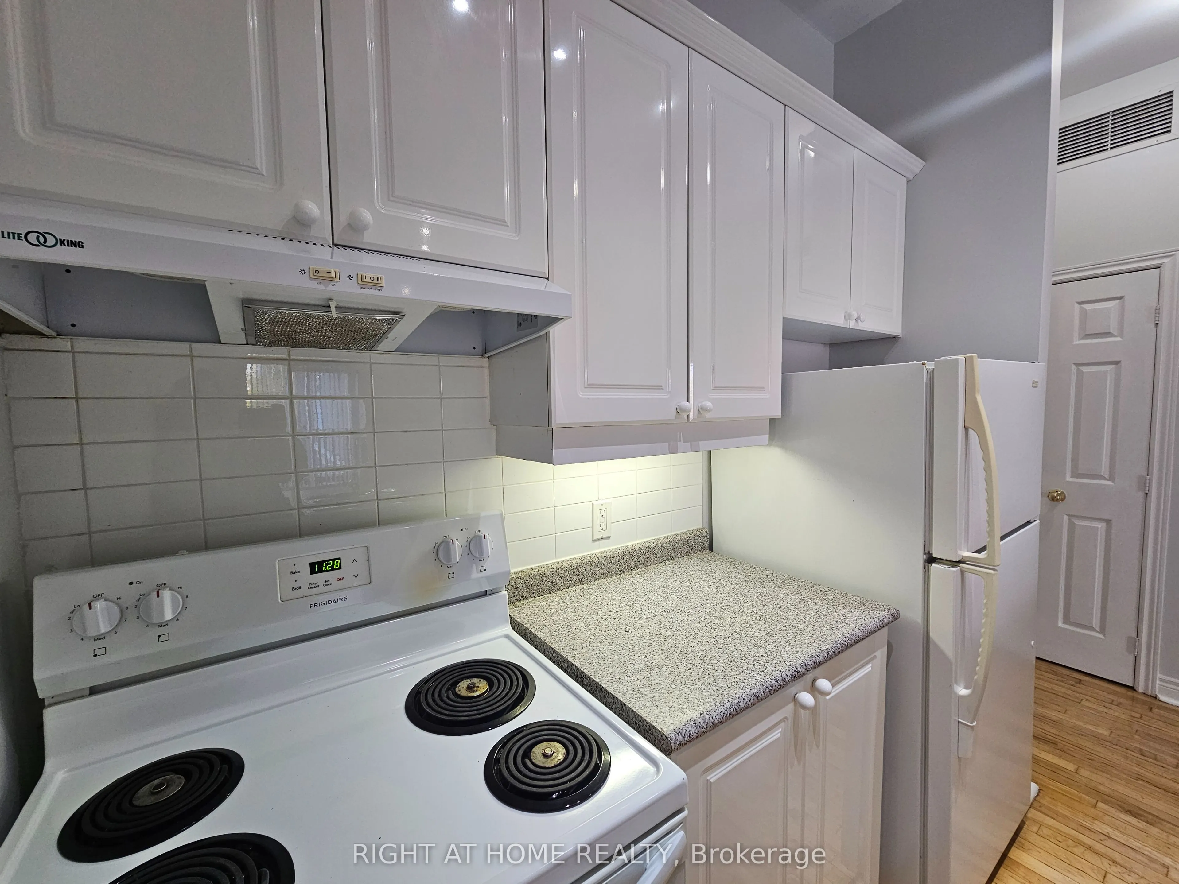524 Yonge Street #207