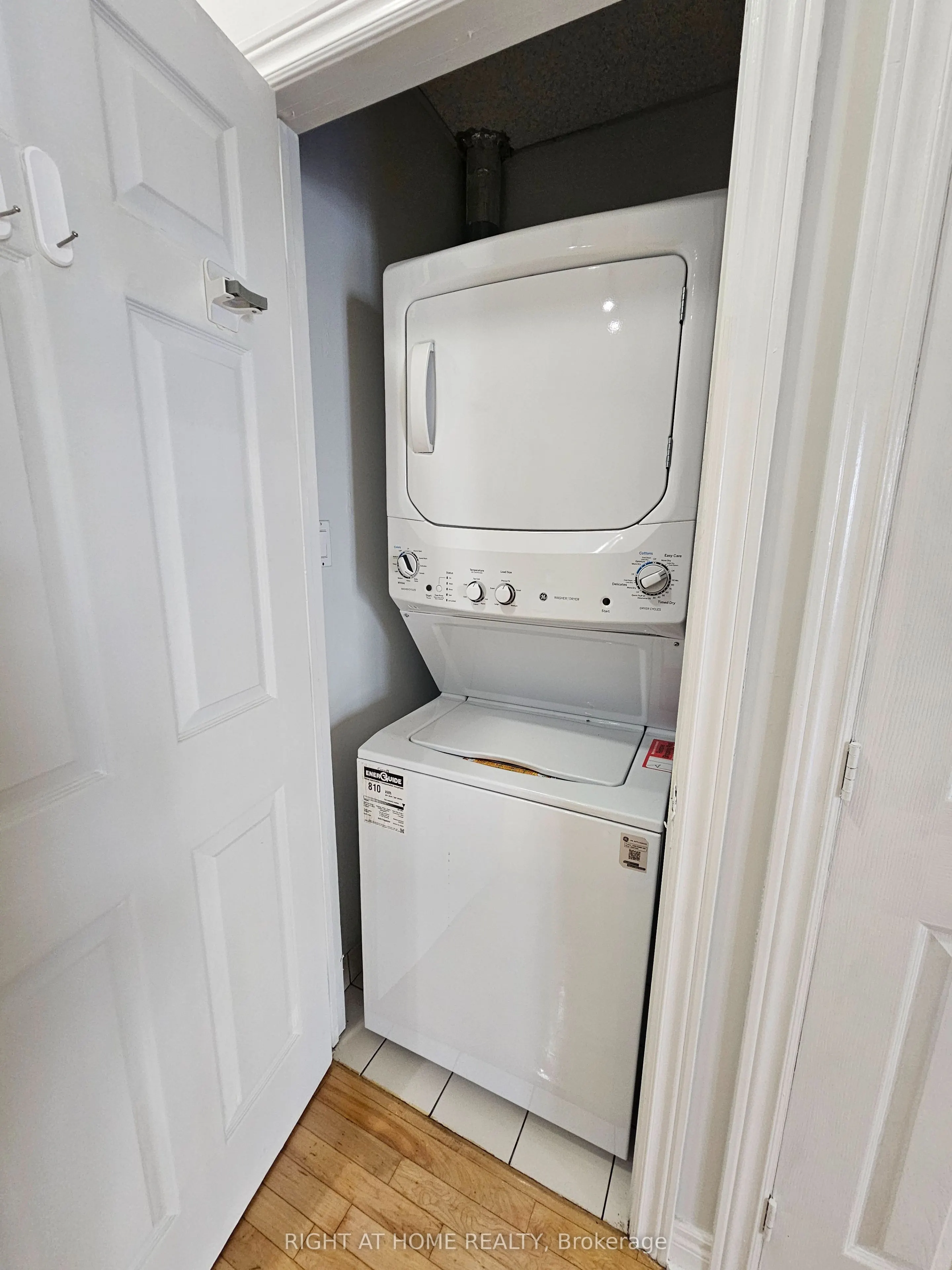 524 Yonge Street #207