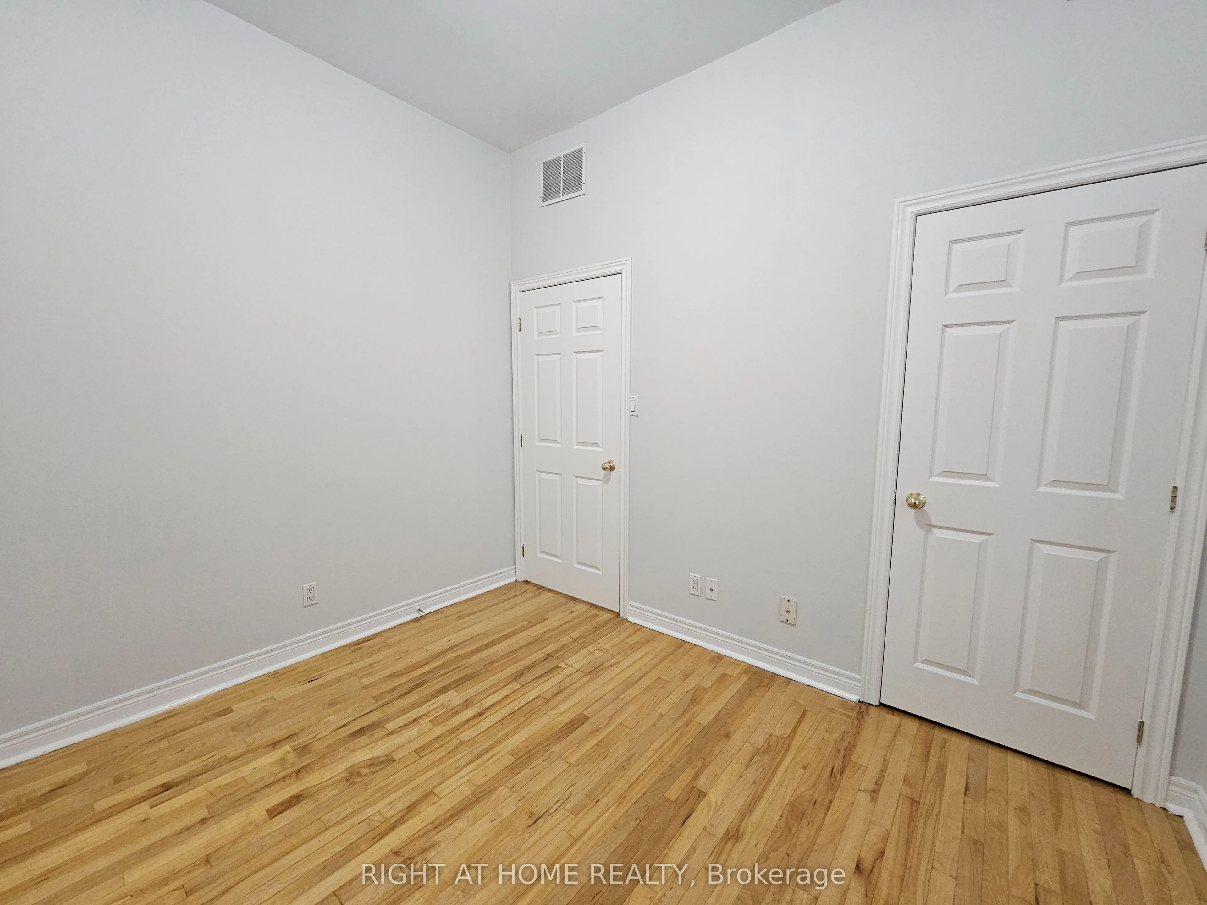 524 Yonge Street #207