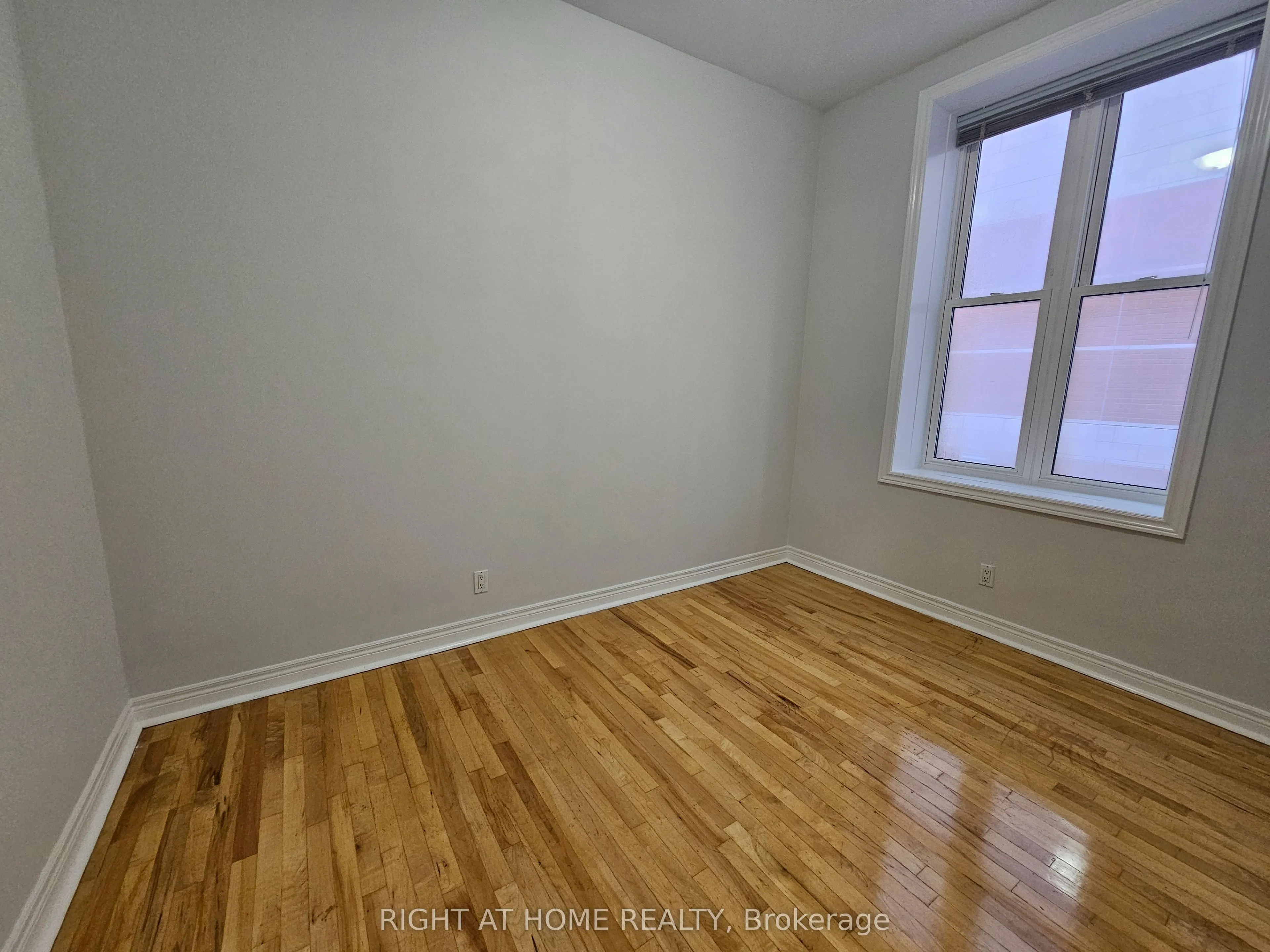 524 Yonge Street #207