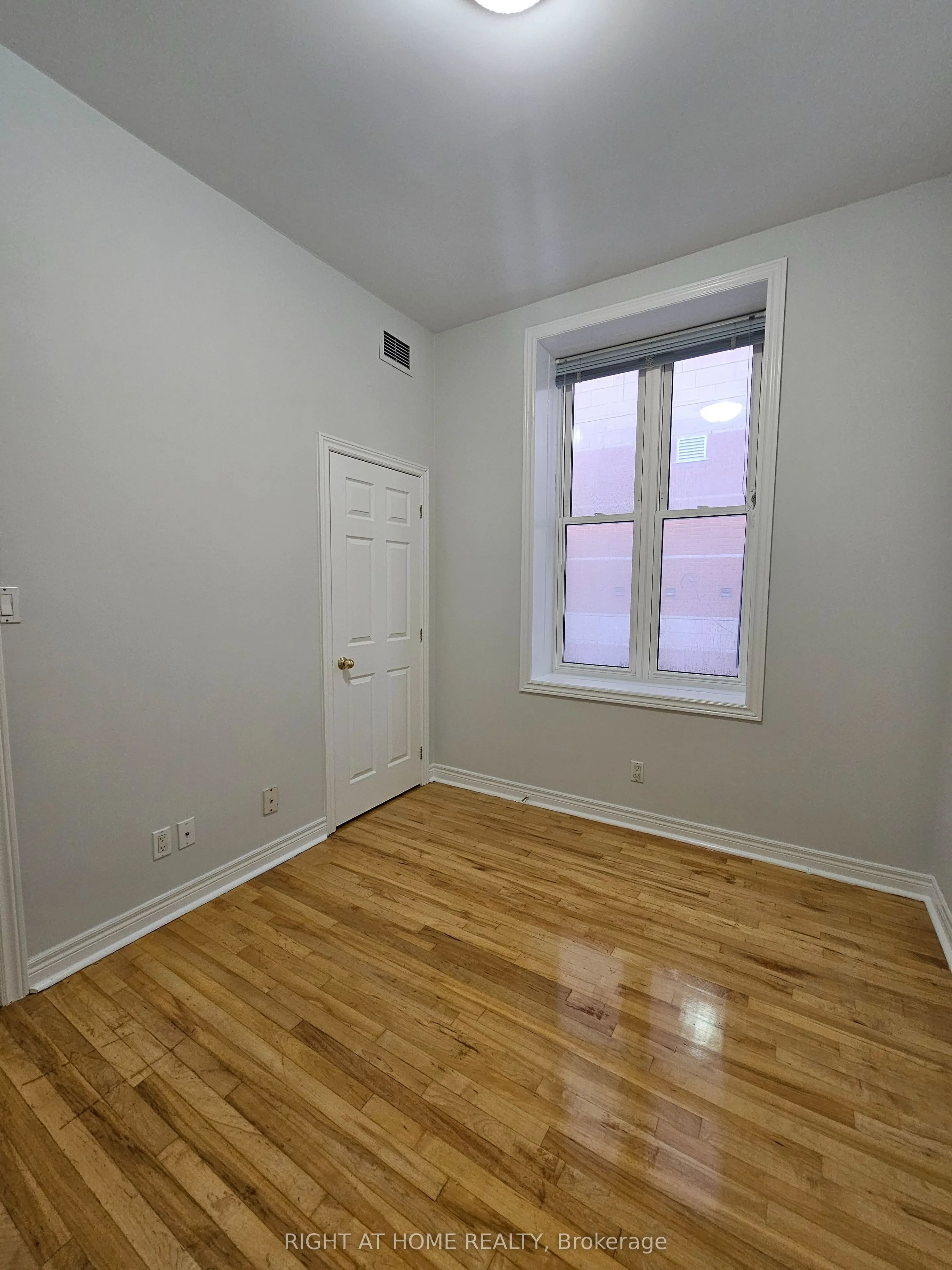 524 Yonge Street #207
