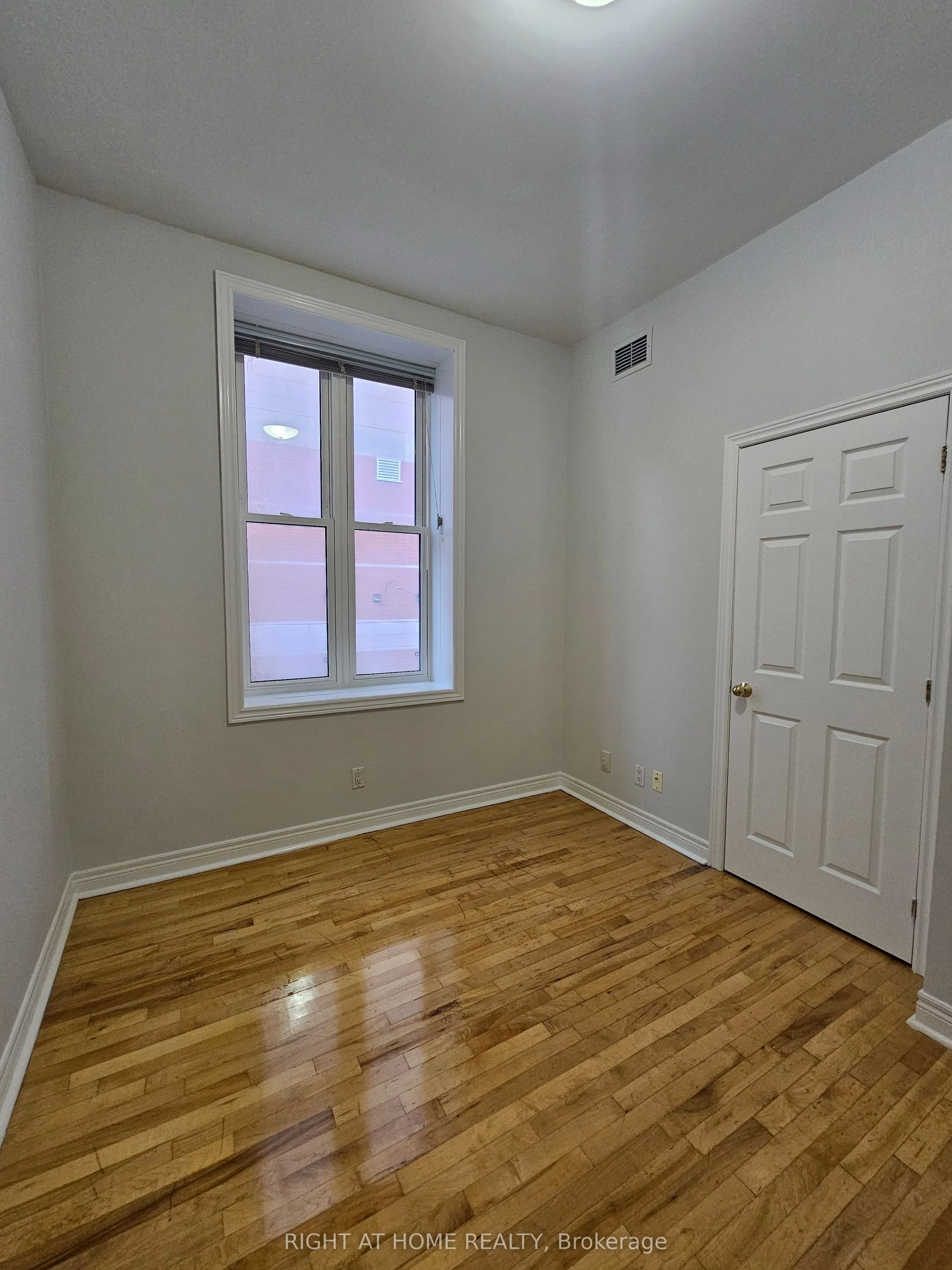 524 Yonge Street #207
