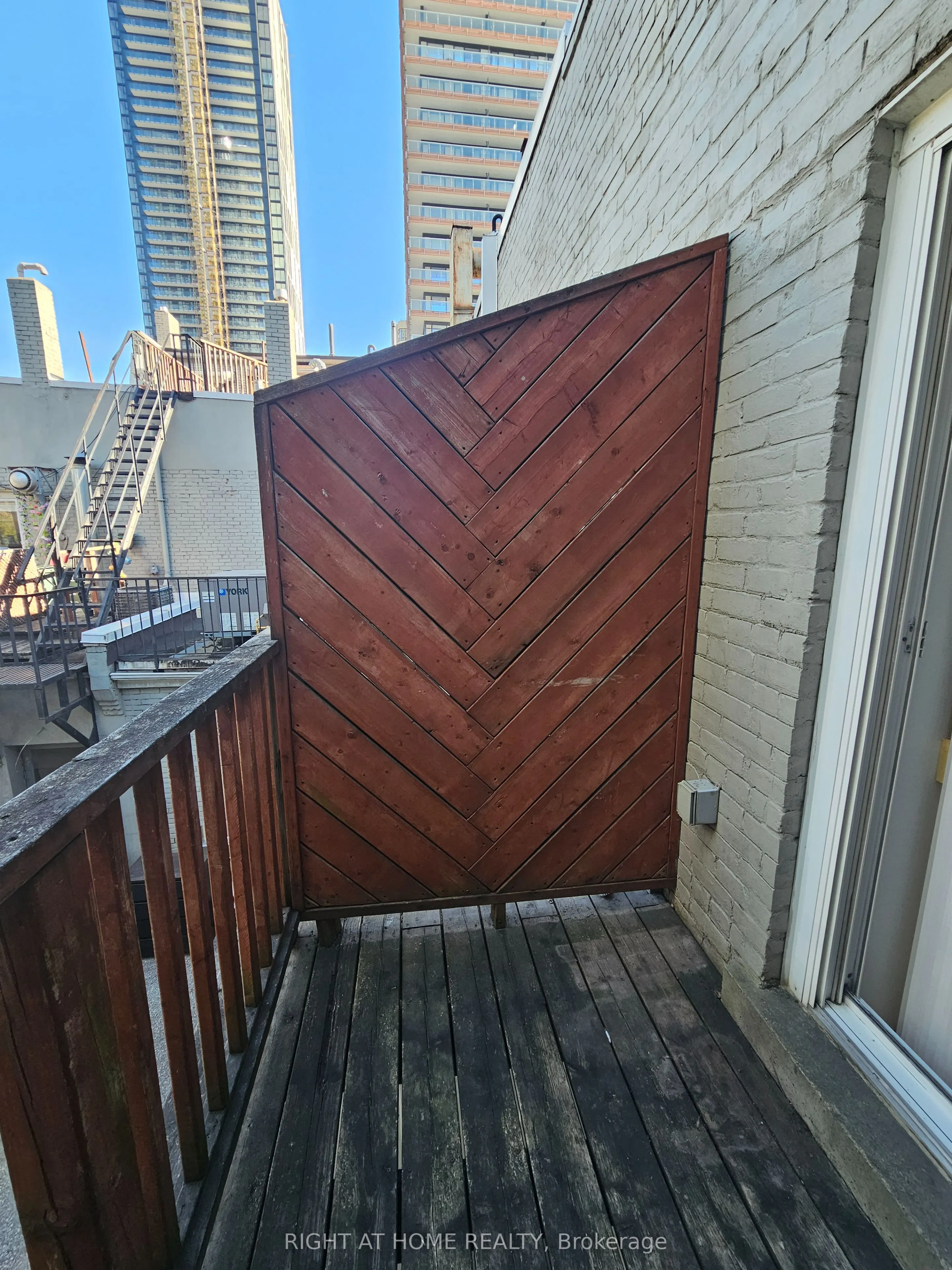 524 Yonge Street #207