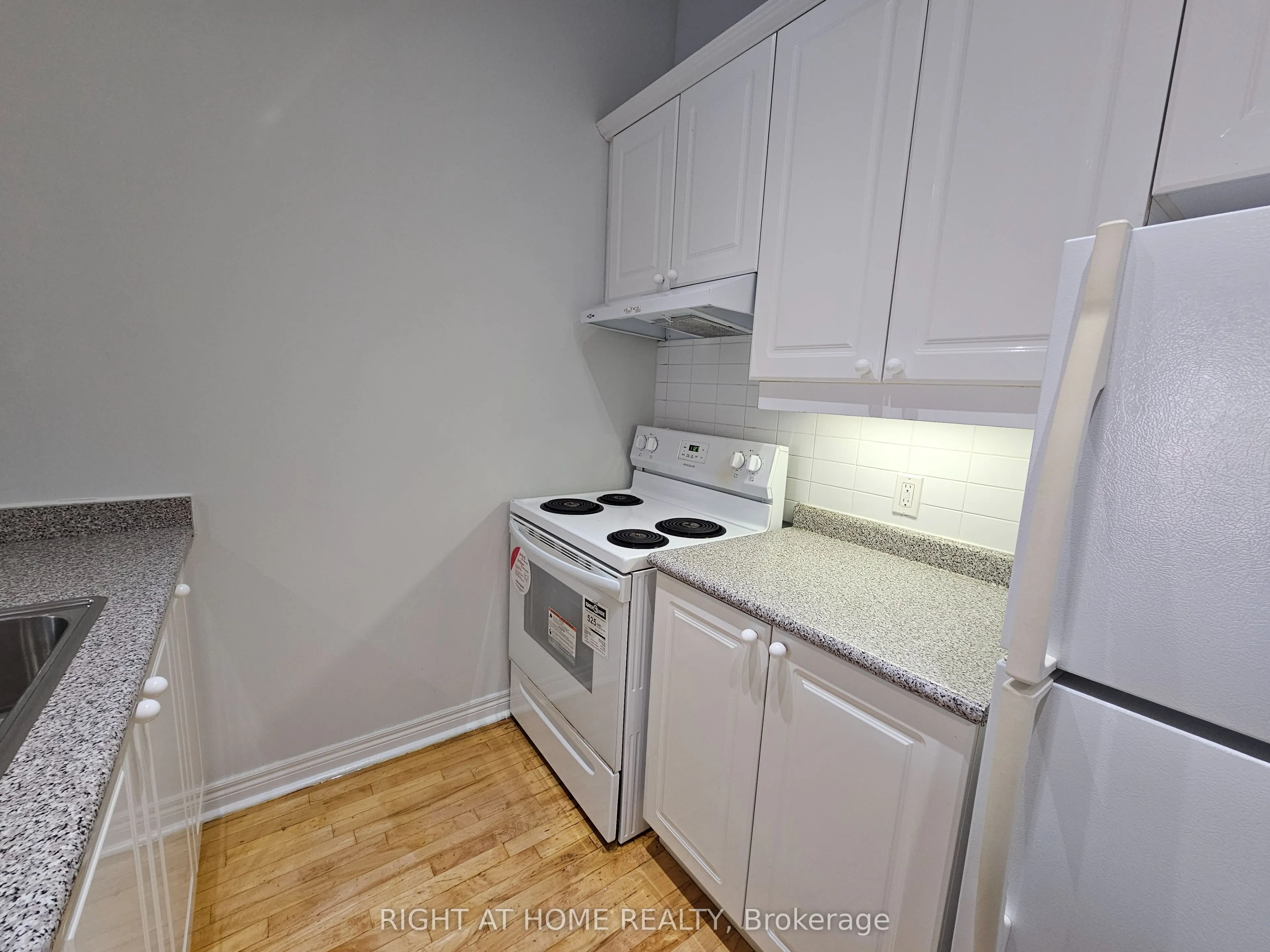 524 Yonge Street #207