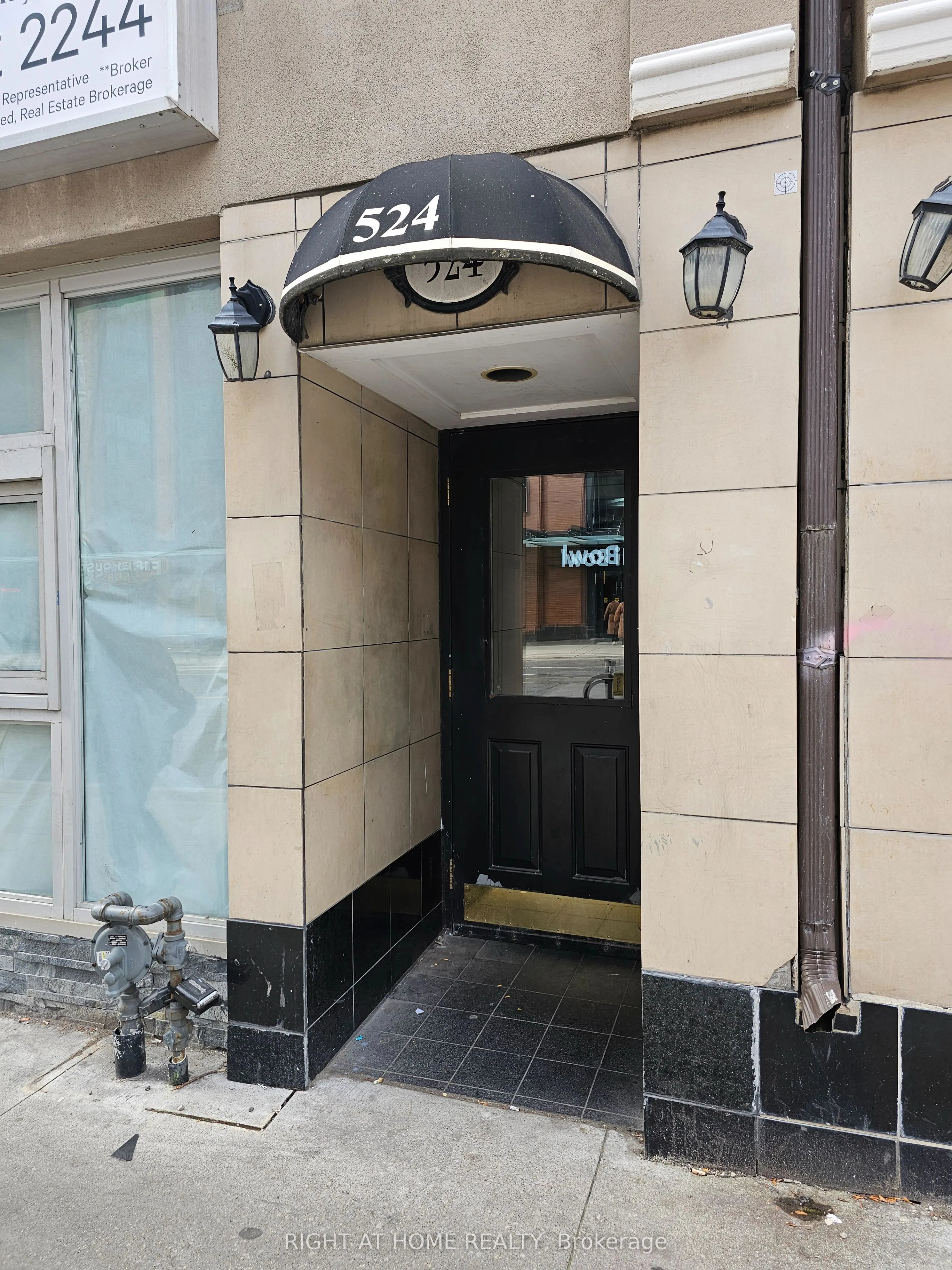 524 Yonge Street #207