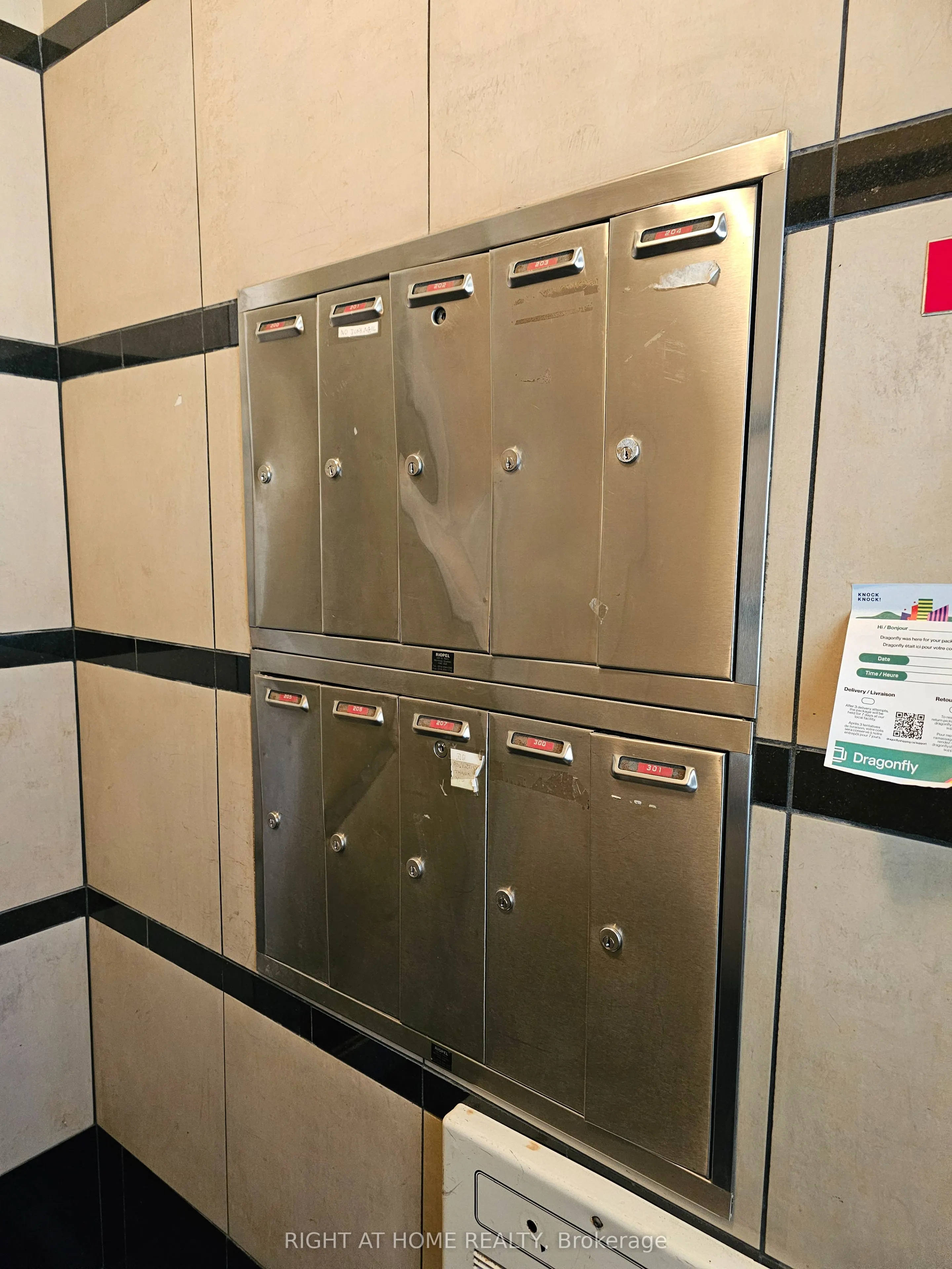 524 Yonge Street #207