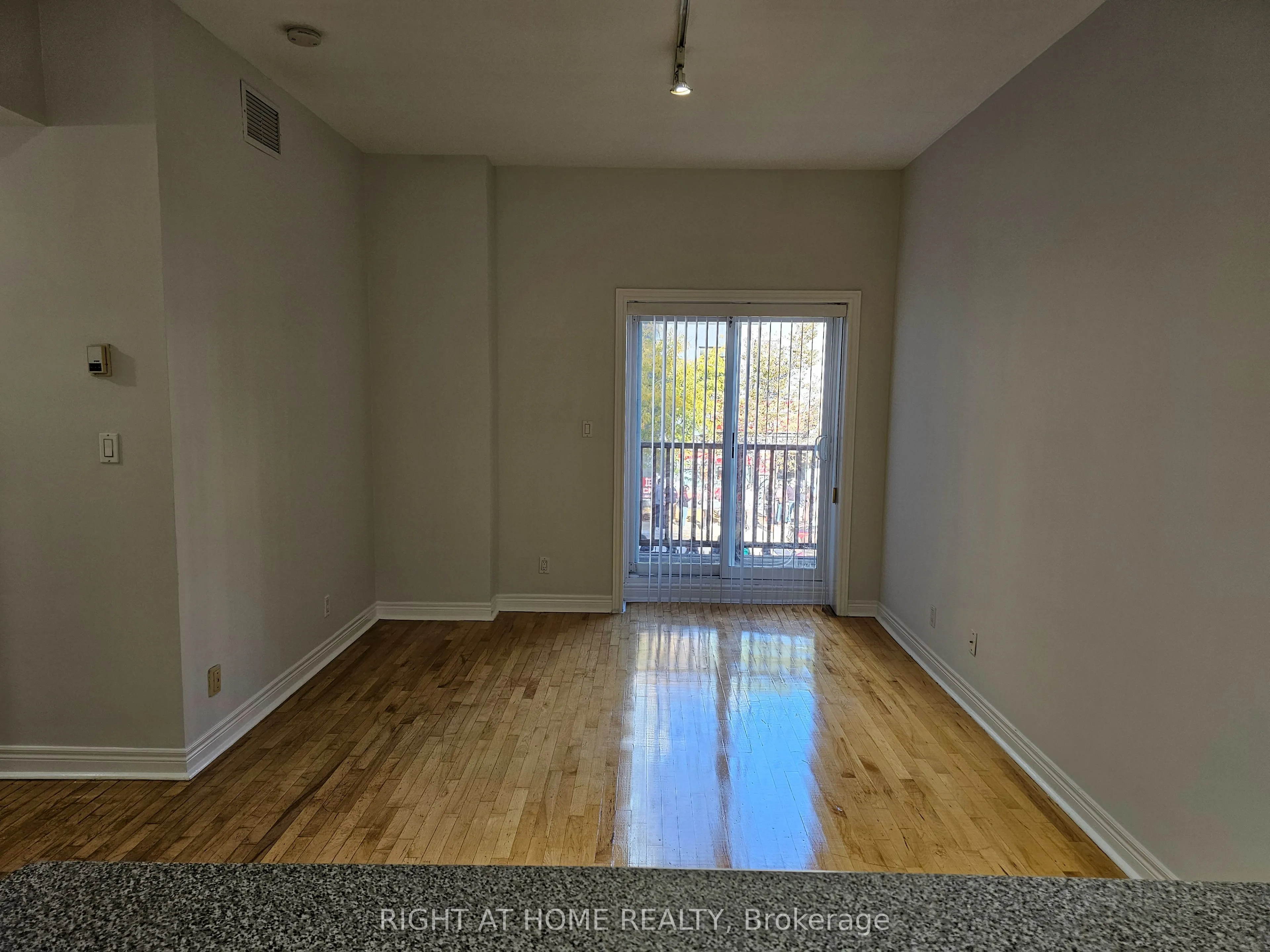 524 Yonge Street #207