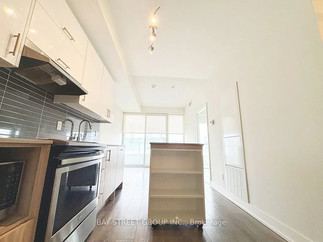 180 Fairview Mall Dr #1001