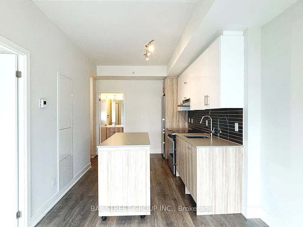 180 Fairview Mall Dr #1001