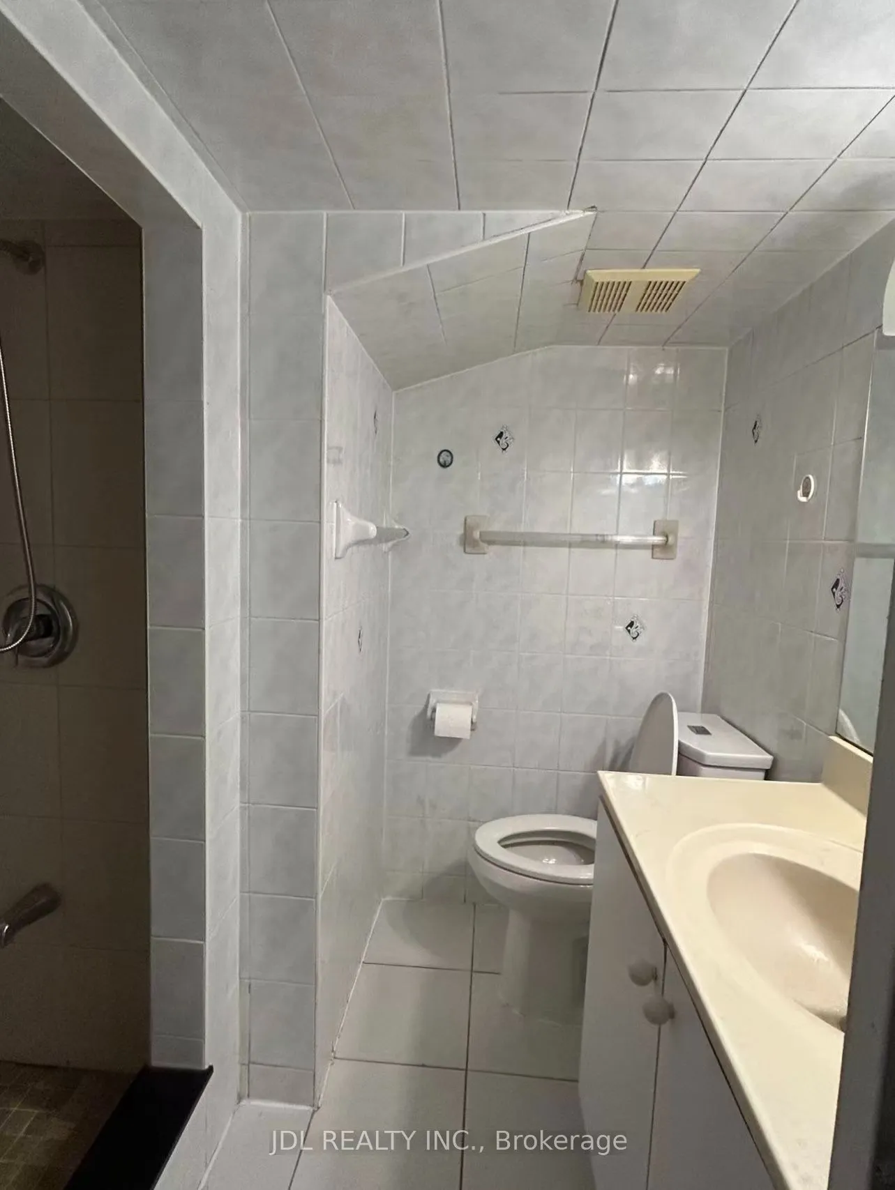64 Charlton Blvd Boulevard #Two Bedrooms lower