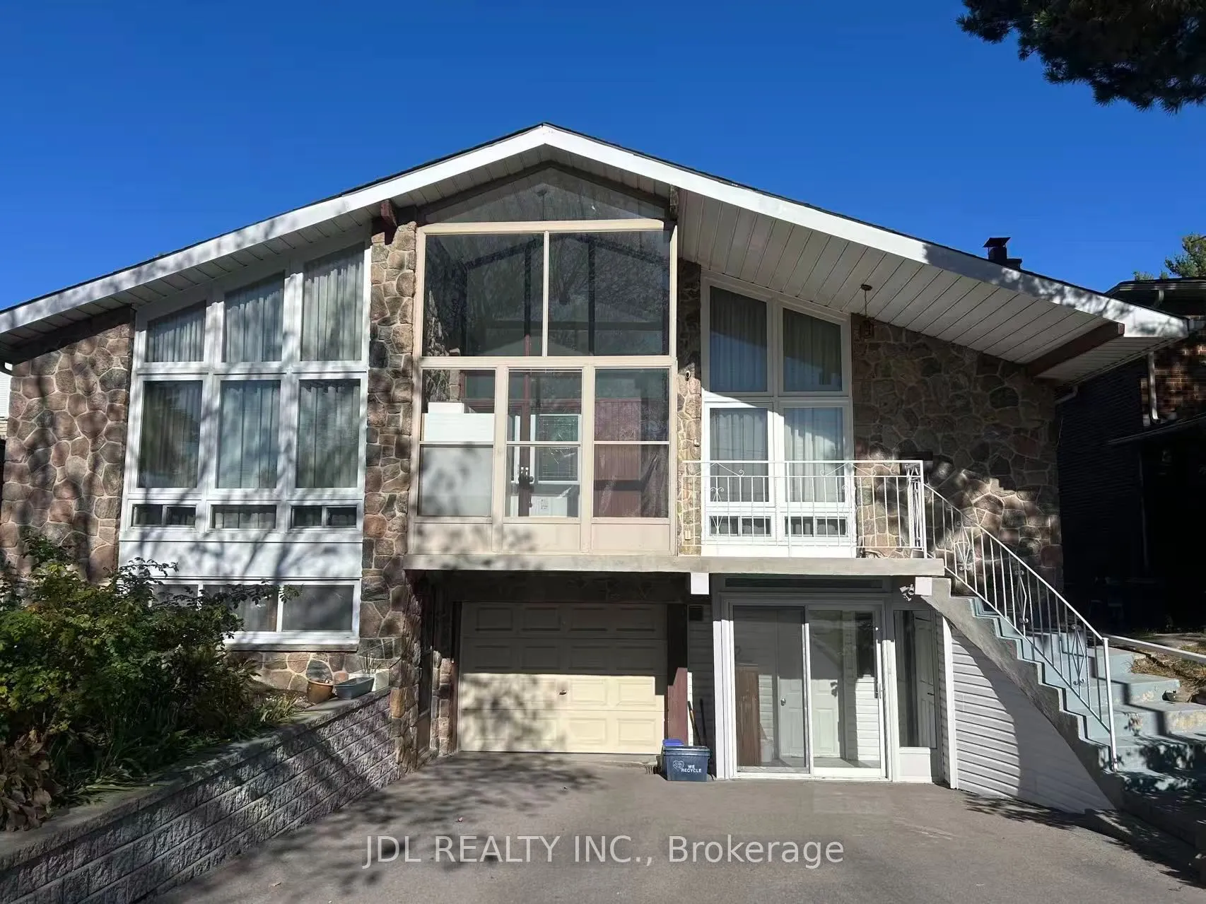 64 Charlton Blvd Boulevard #Two Bedrooms lower