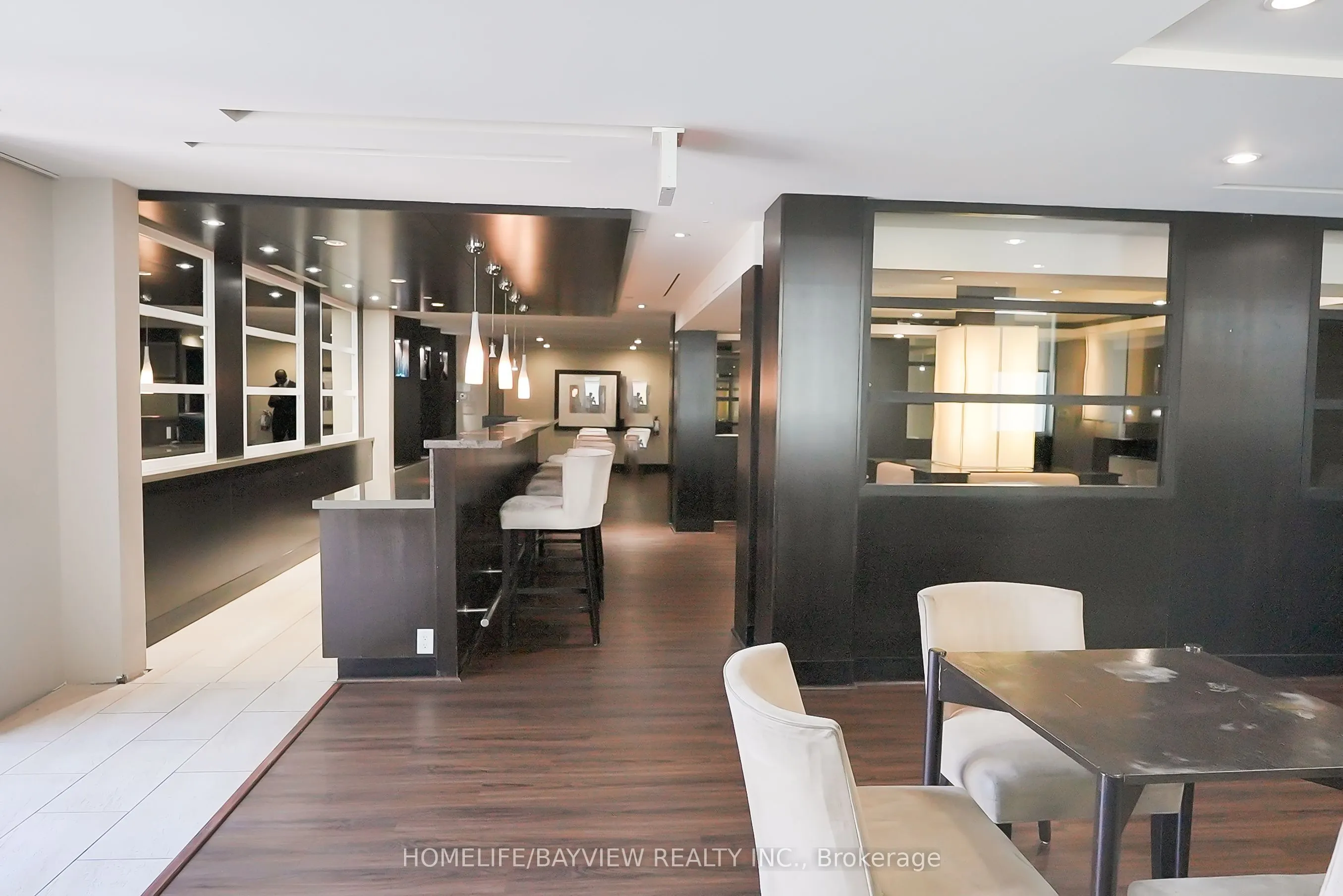 18 Yonge Street #915