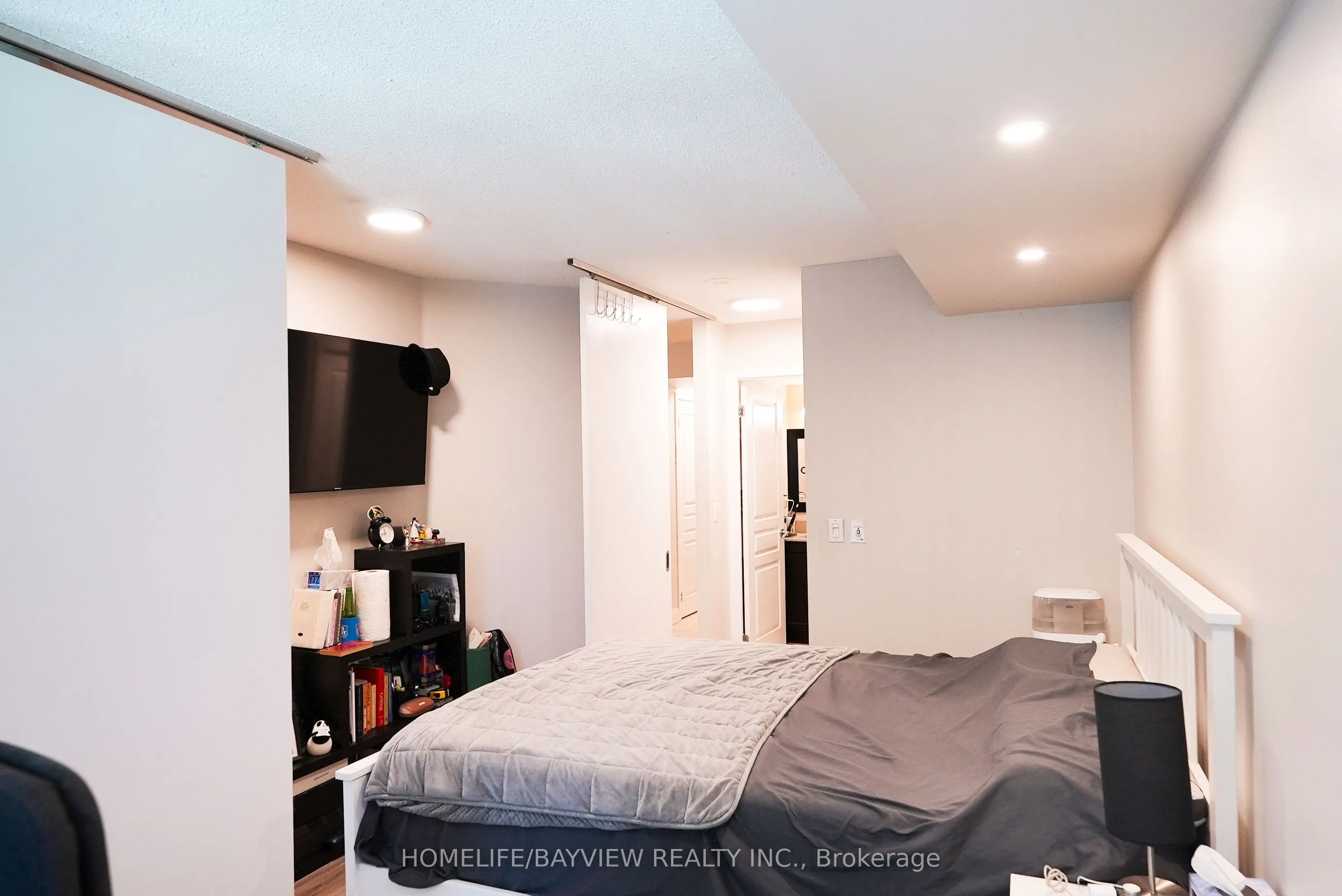 18 Yonge Street #915