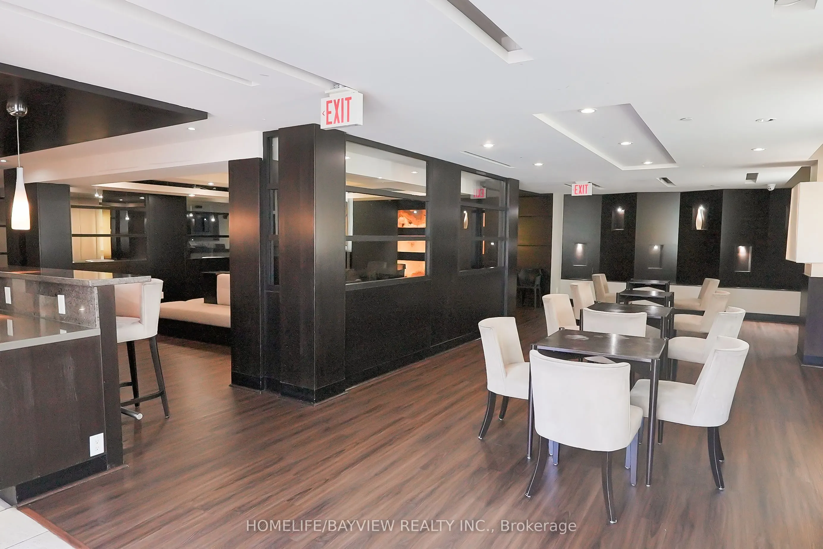 18 Yonge Street #915