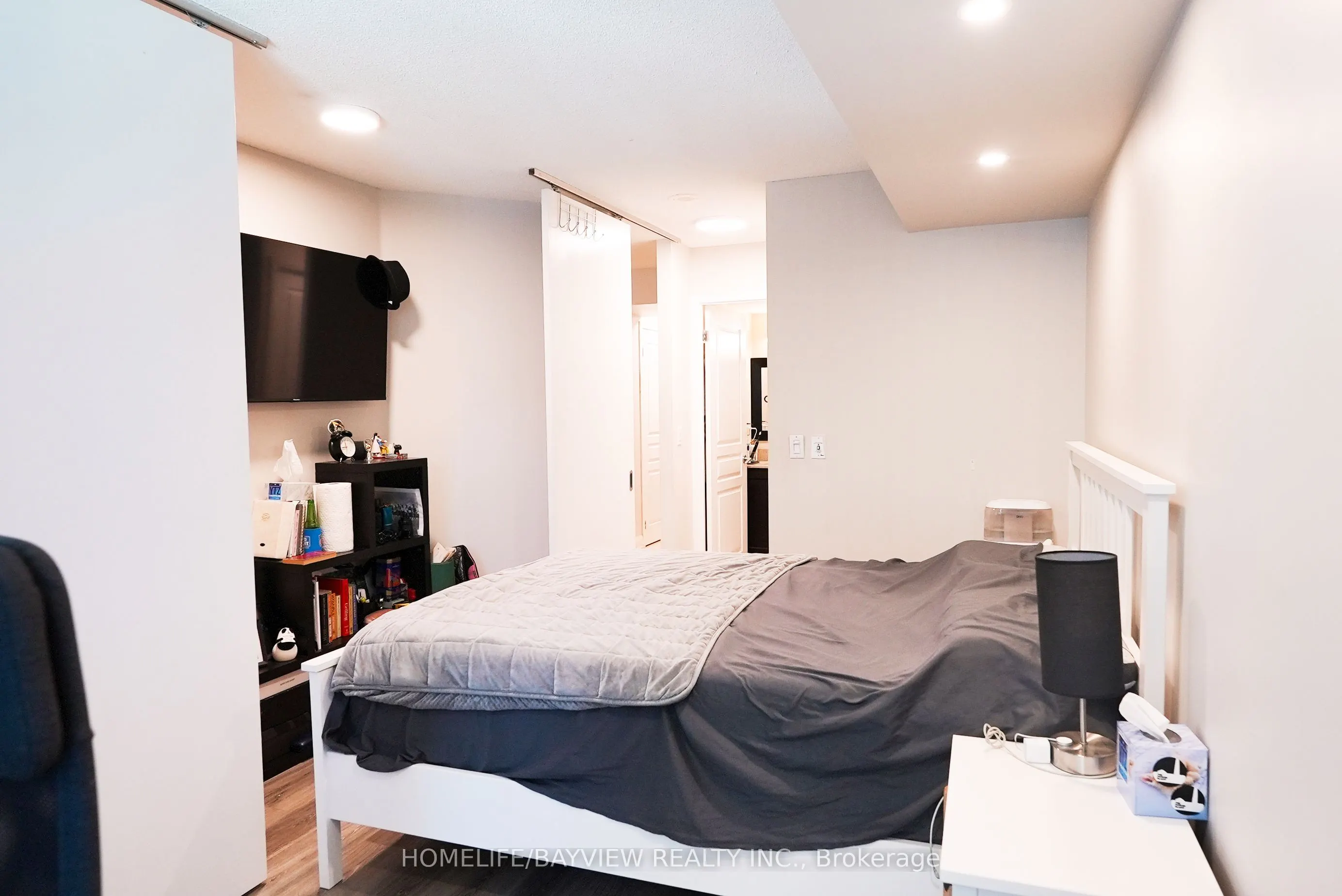18 Yonge Street #915