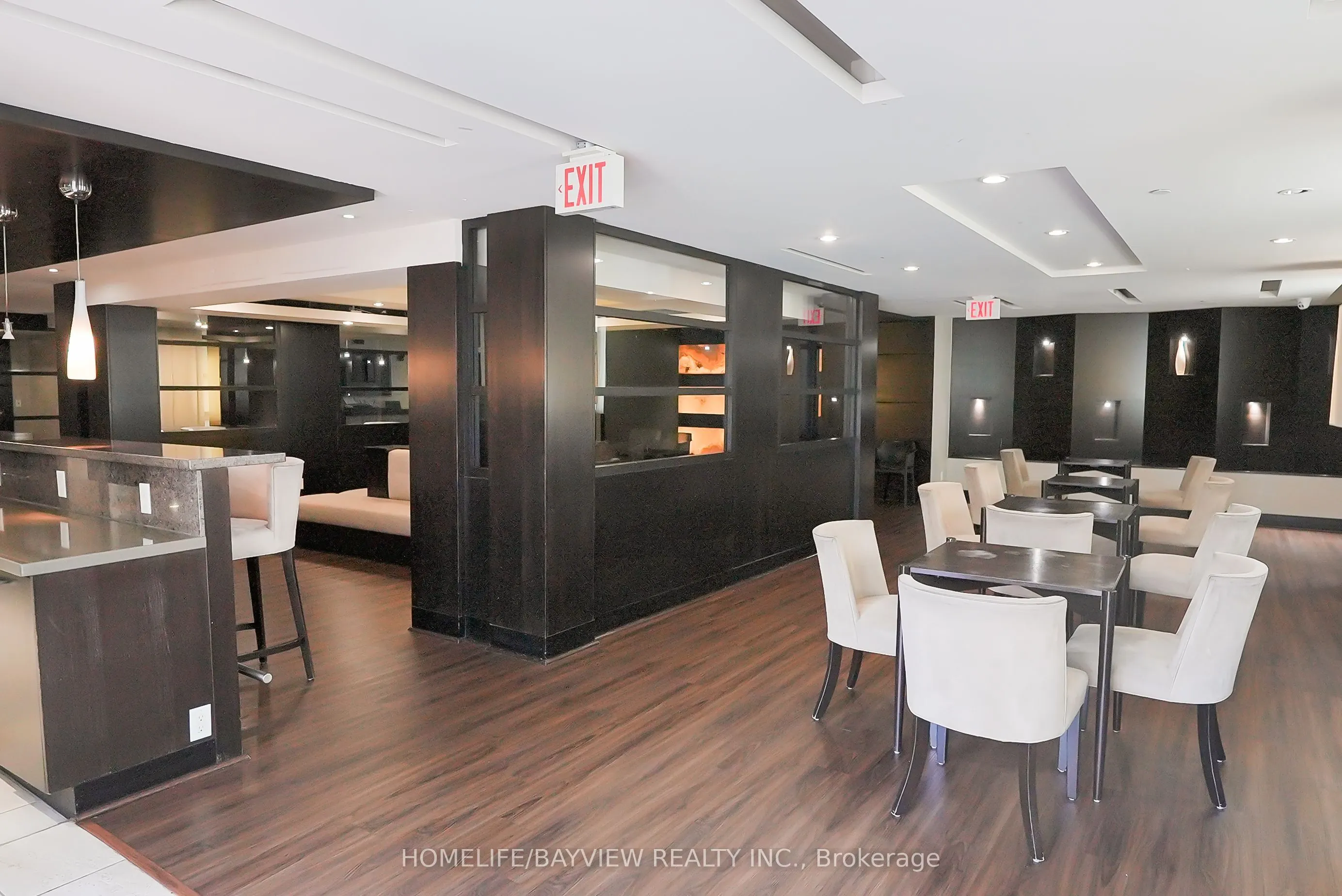 18 Yonge Street #915