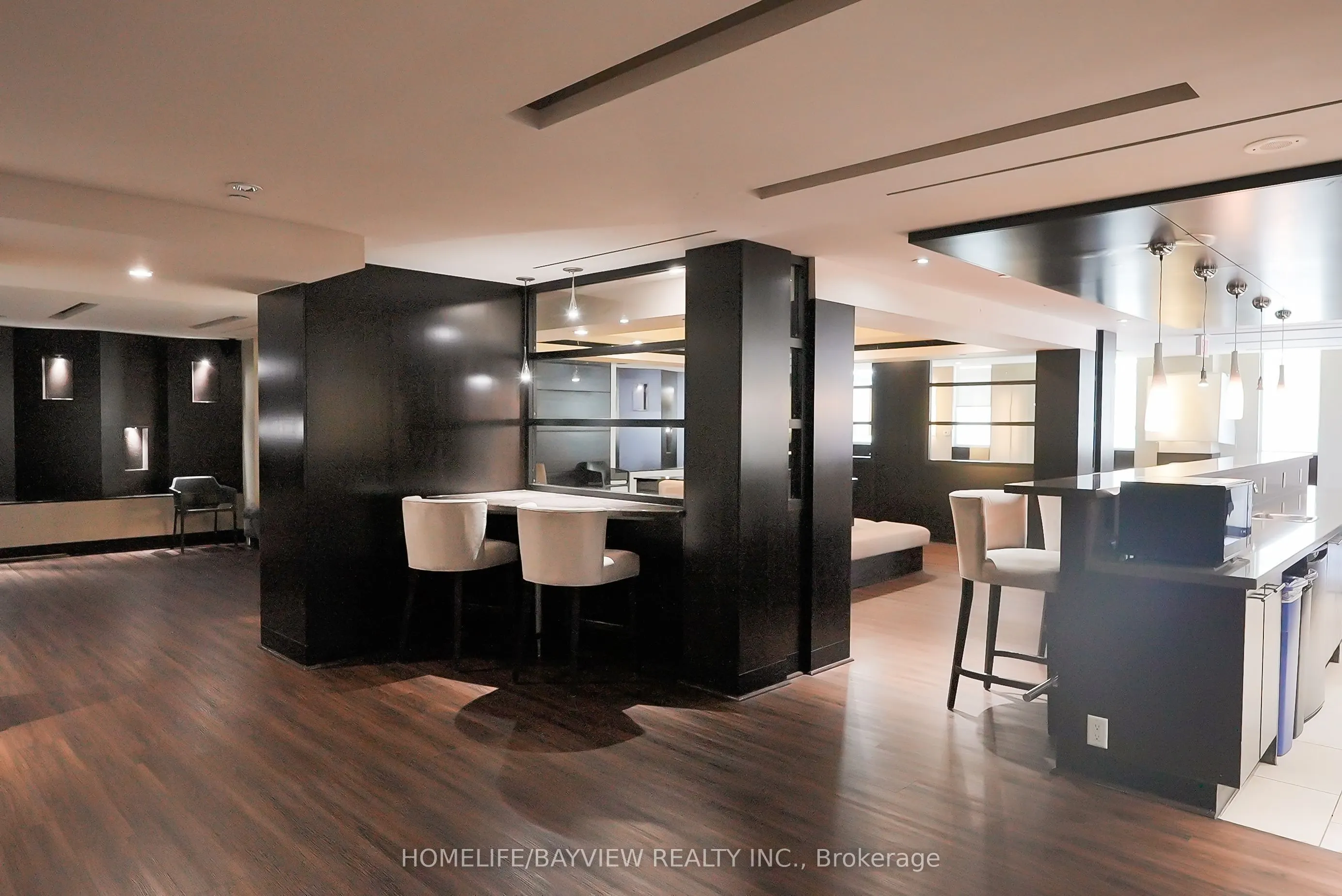 18 Yonge Street #915